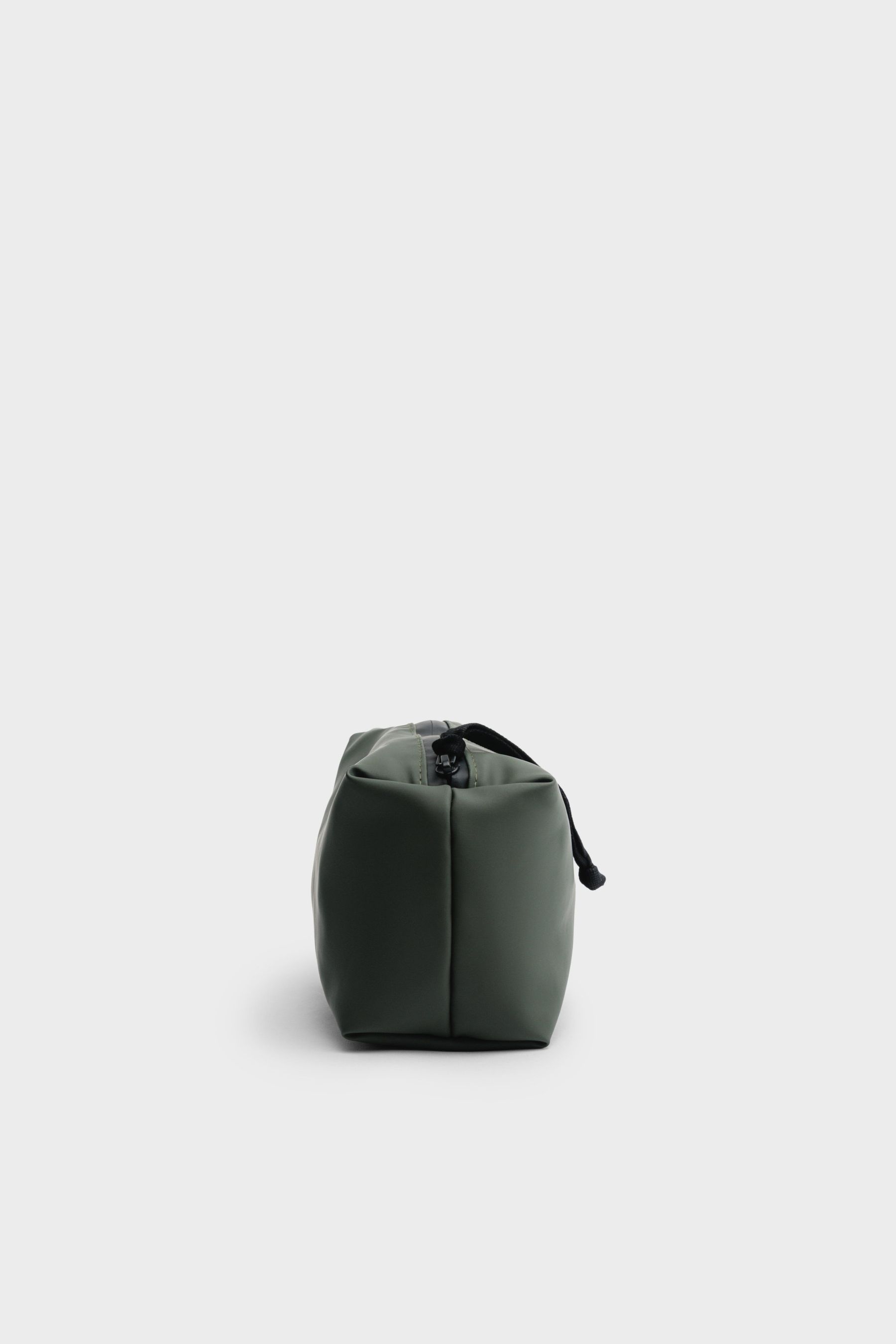 stutterheim container large wash bag green accessories bags wash-bags