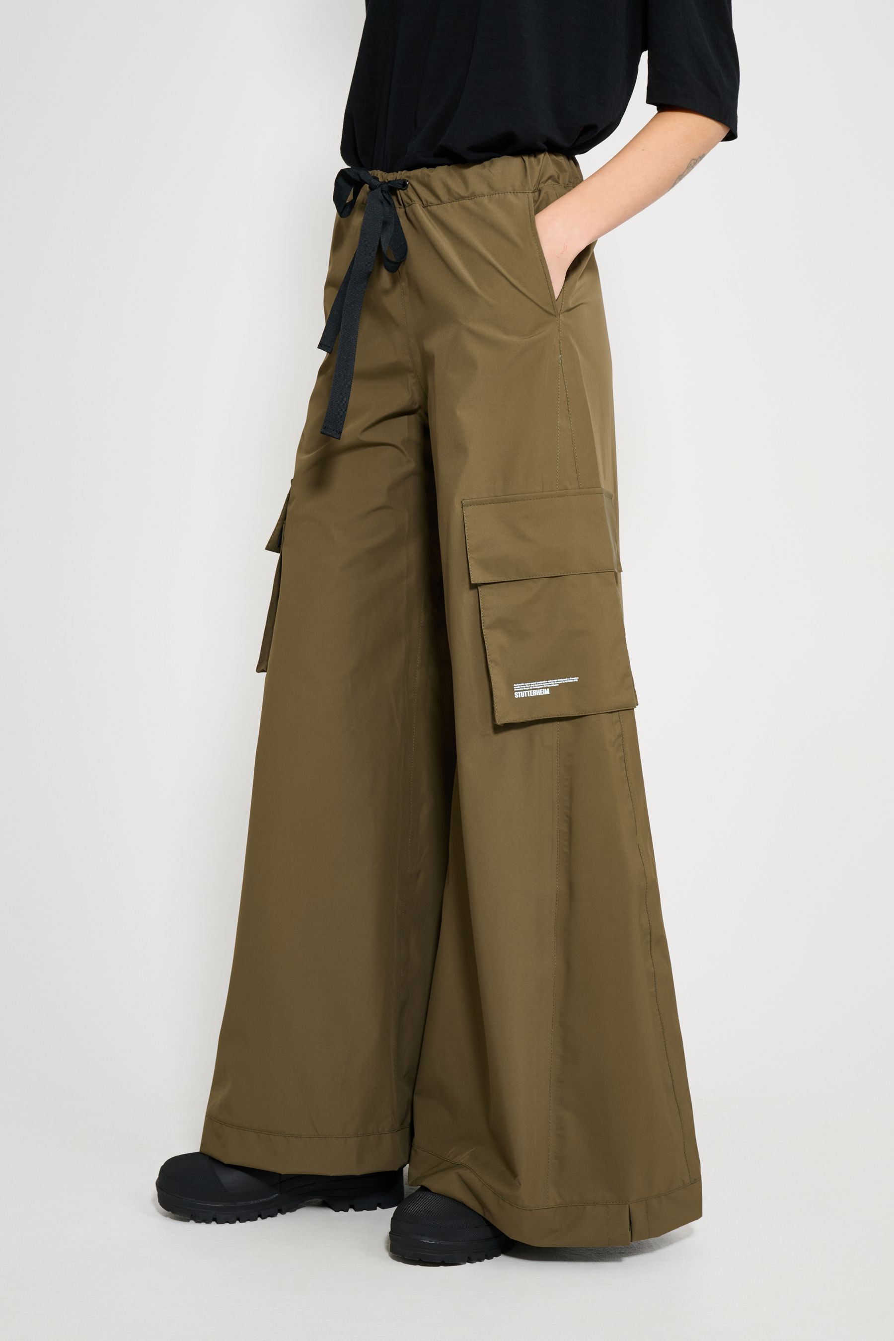 stutterheim karla pocket lightweight trousers green women bottoms