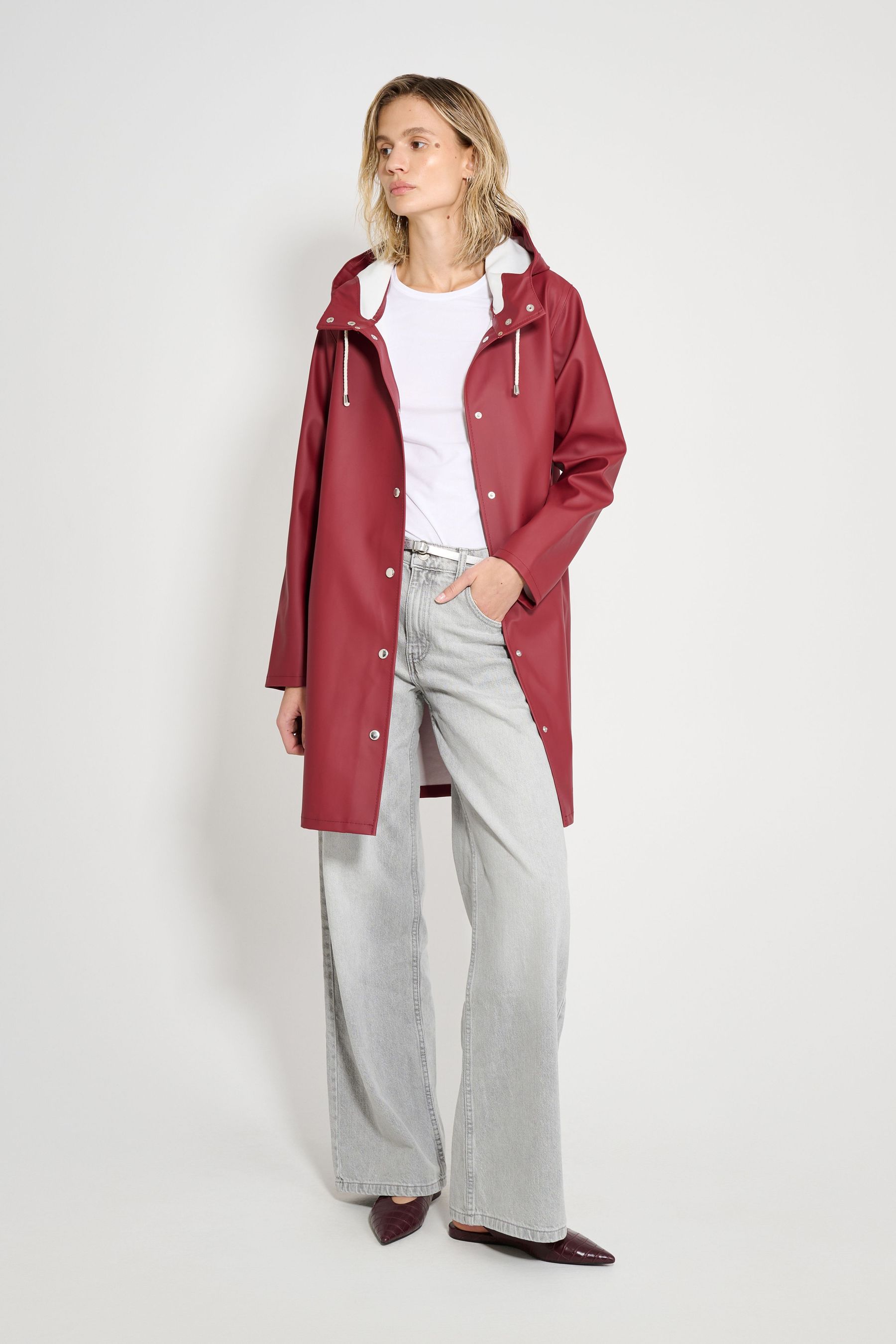 stutterheim mosebacke original a-line raincoat burgundy spring-pop-up-colours