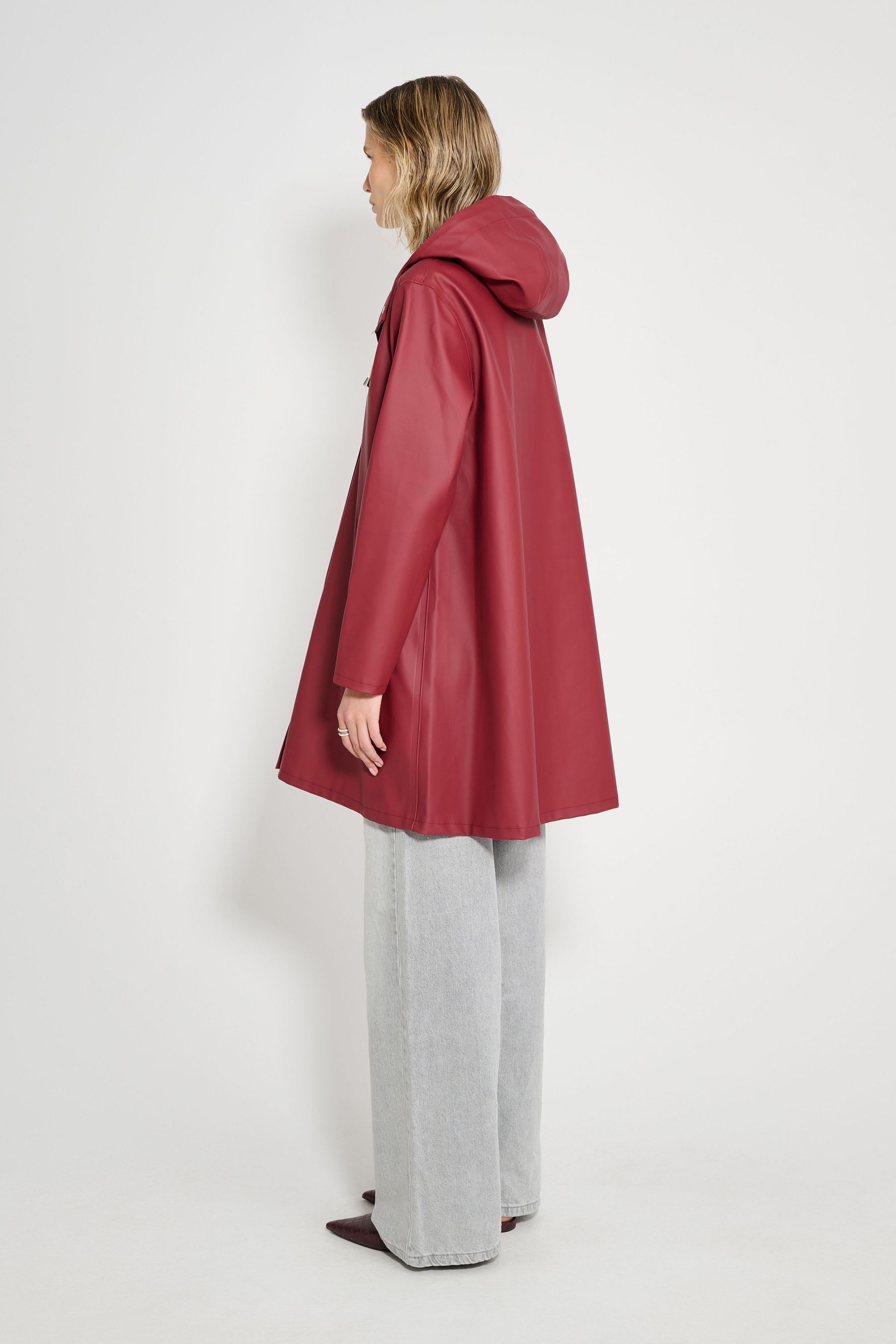 stutterheim mosebacke original a-line raincoat burgundy spring-pop-up-colours