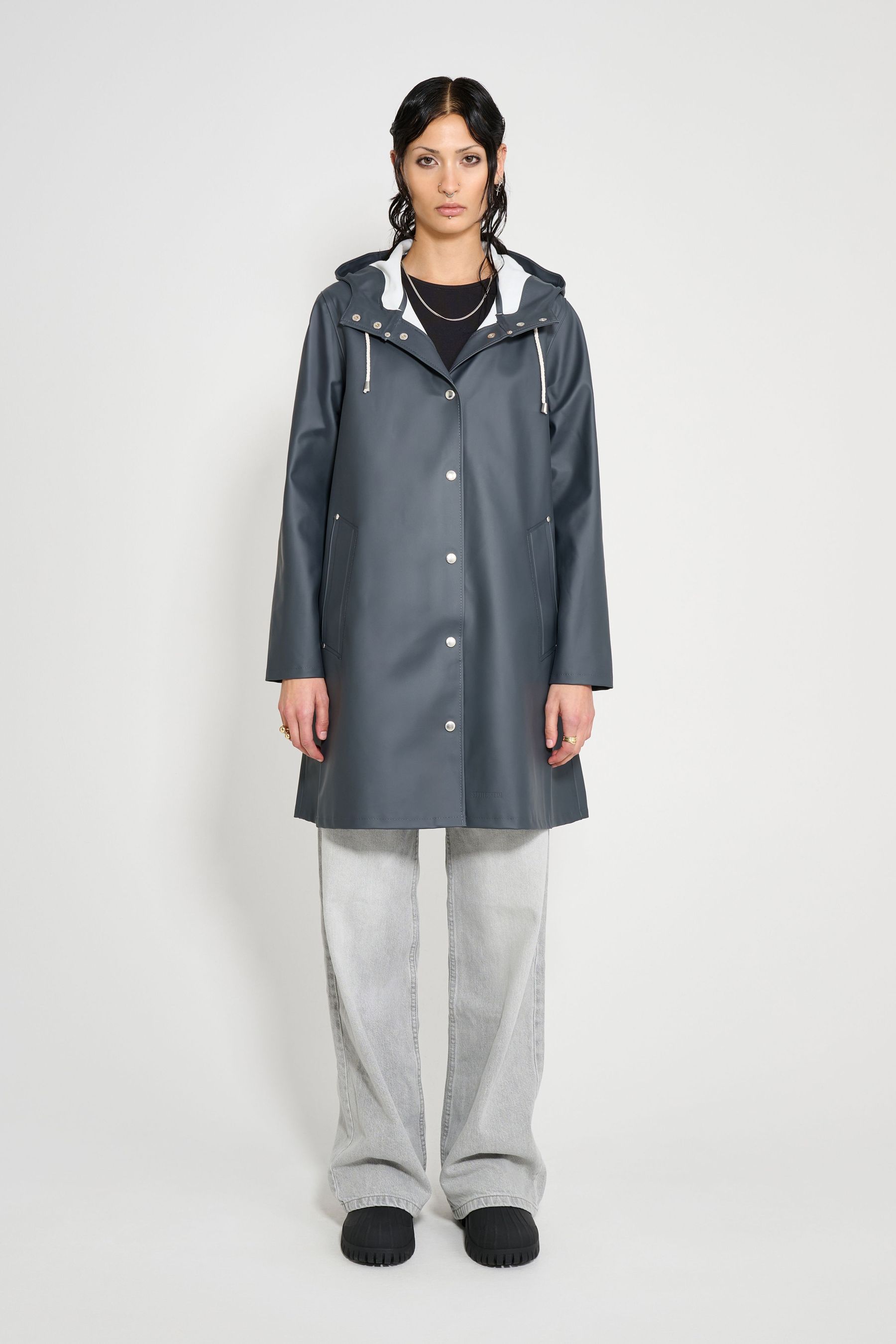 stutterheim mosebacke original a-line raincoat charcoal women jackets raincoats