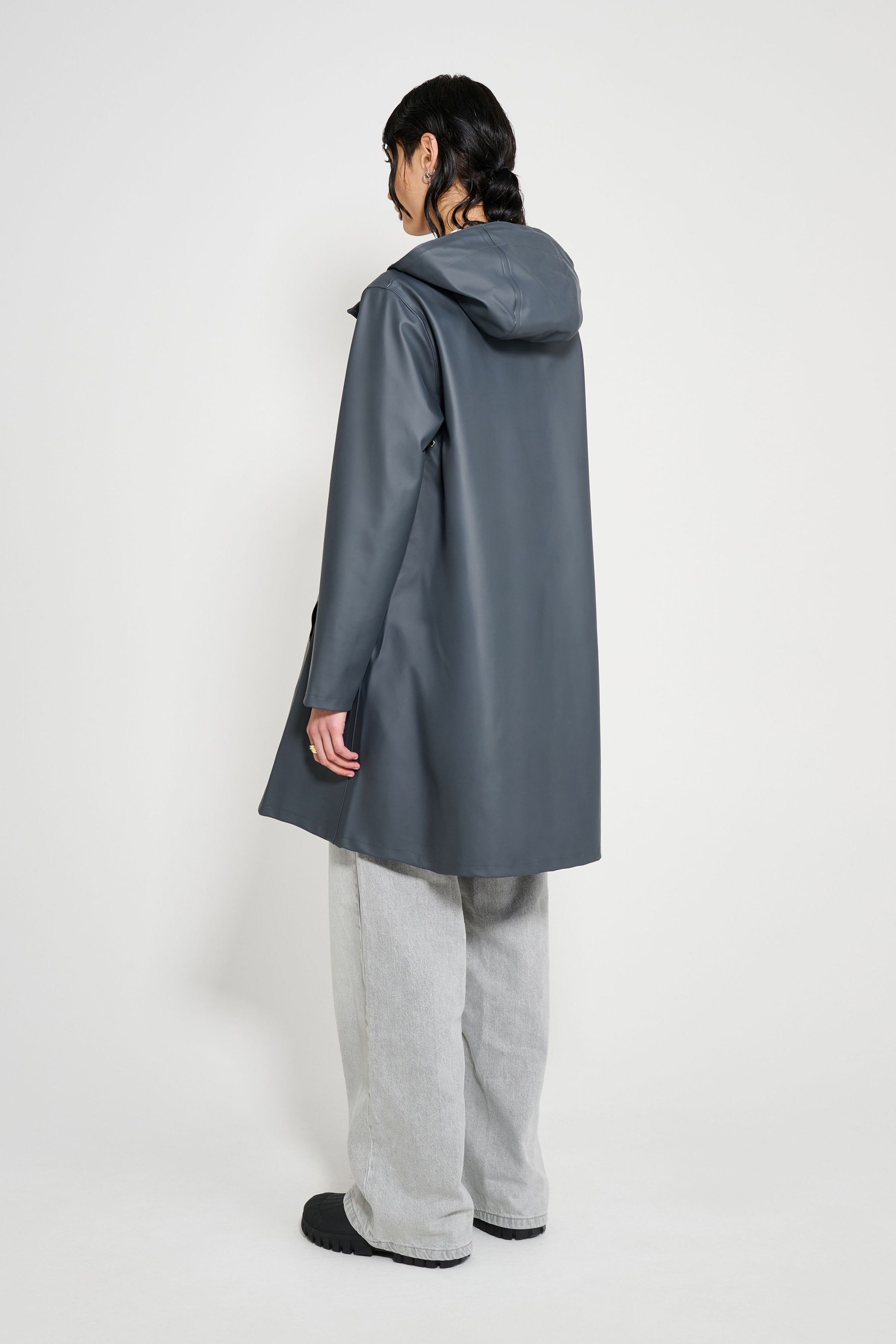 stutterheim mosebacke original a-line raincoat charcoal women jackets raincoats