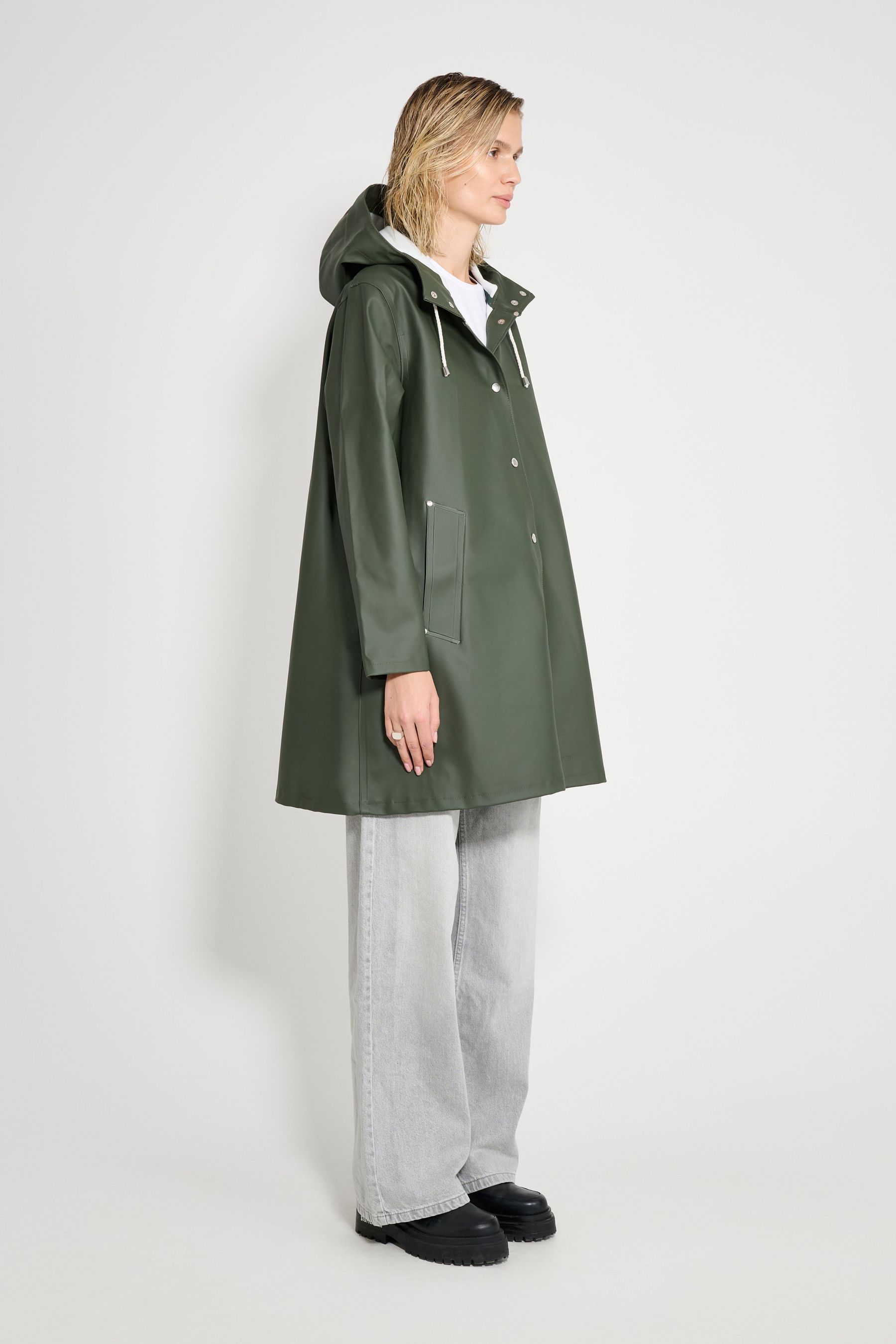 stutterheim mosebacke original a-line raincoat green women jackets raincoats