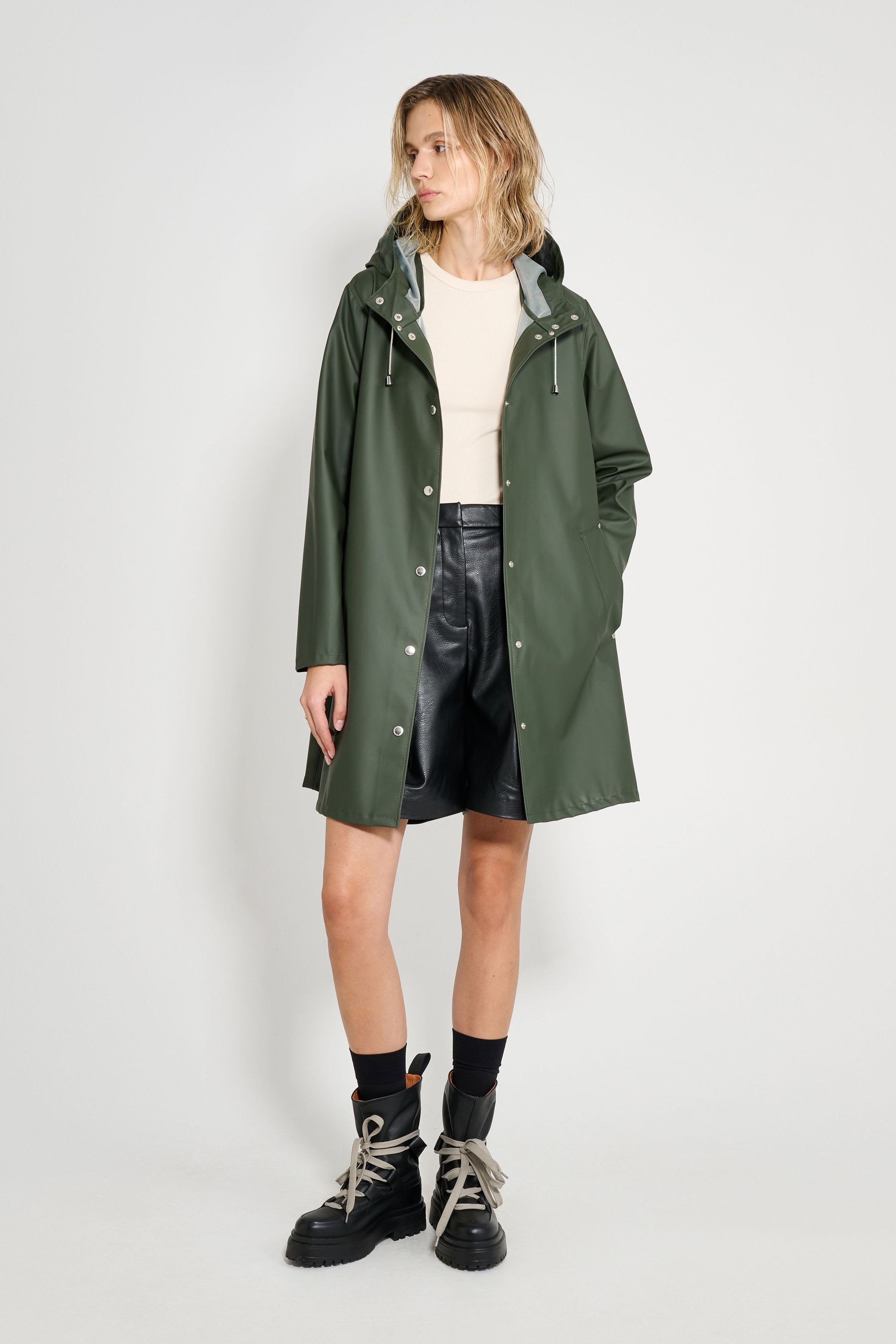 stutterheim mosebacke lightweight raincoat green women jackets raincoats