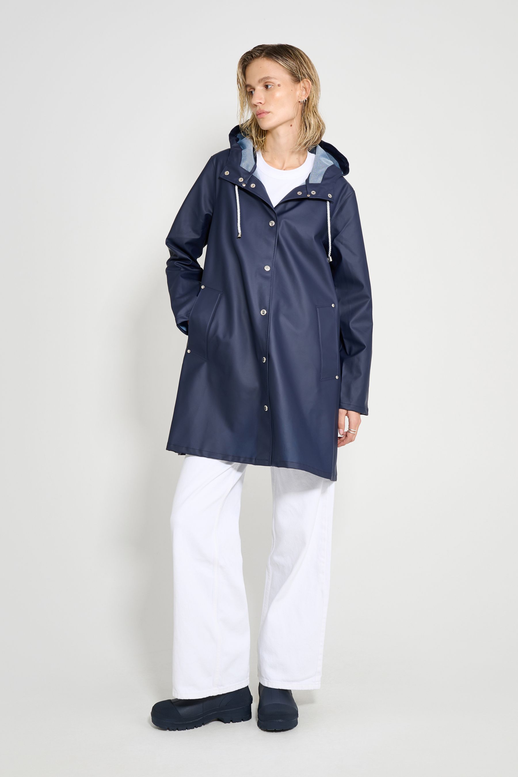 stutterheim mosebacke lightweight raincoat navy women jackets raincoats