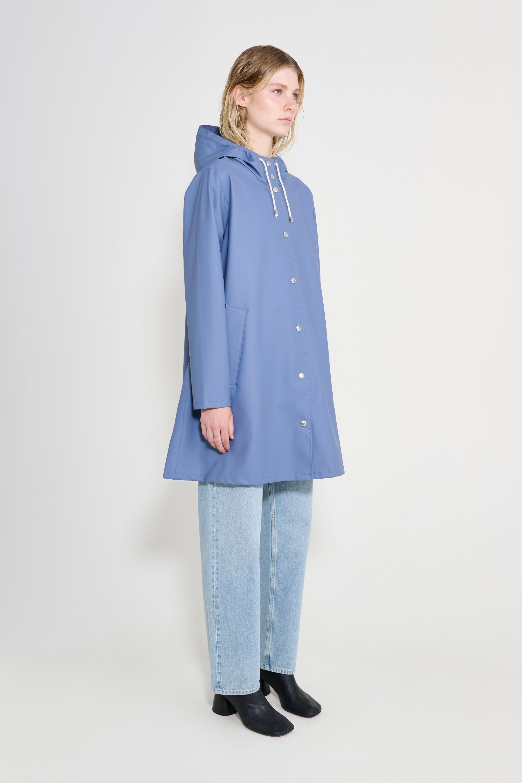 stutterheim mosebacke lightweight raincoat ash blue women jackets raincoats