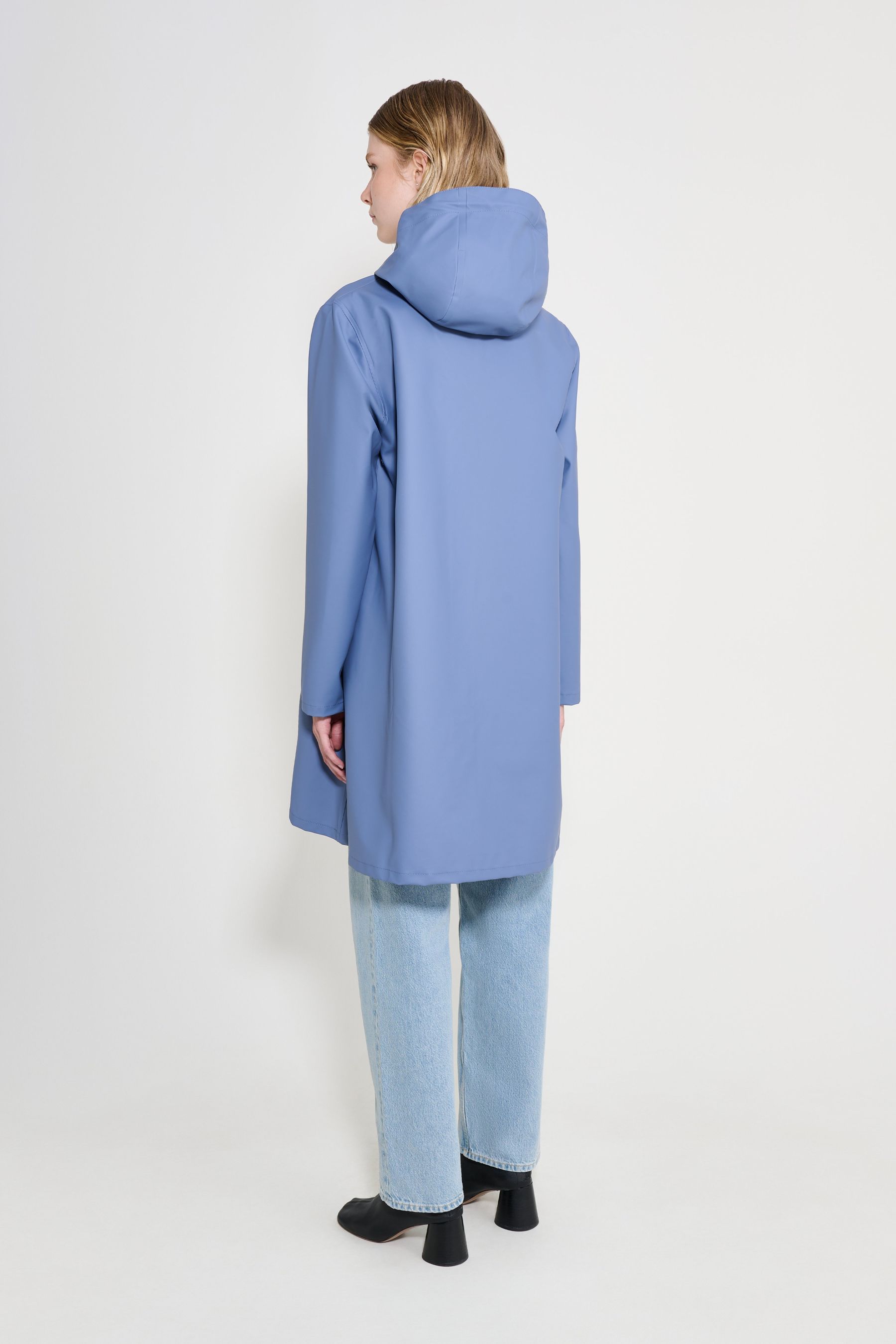 stutterheim mosebacke lightweight raincoat ash blue women jackets raincoats