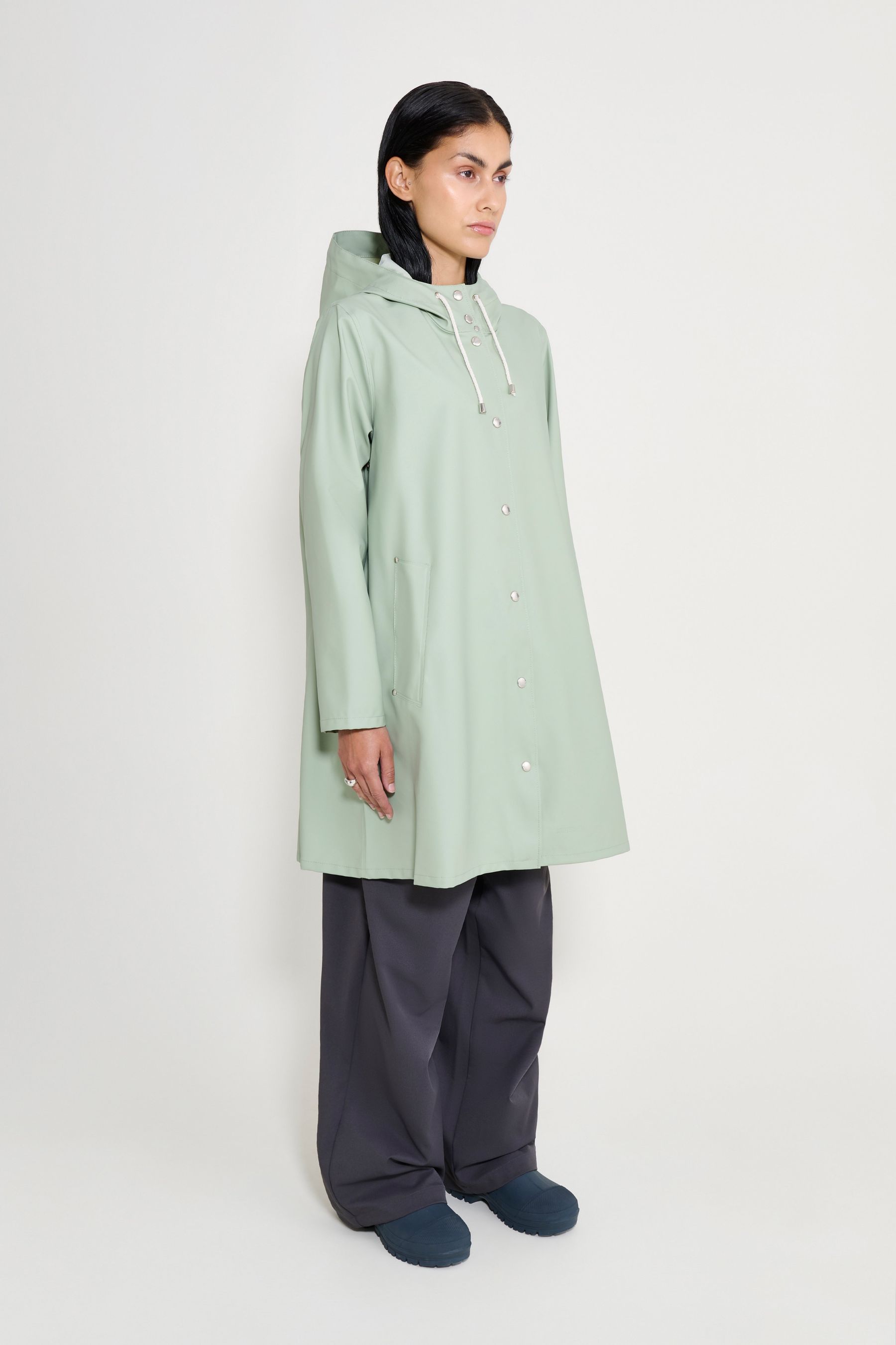 stutterheim mosebacke lightweight raincoat sage women jackets raincoats