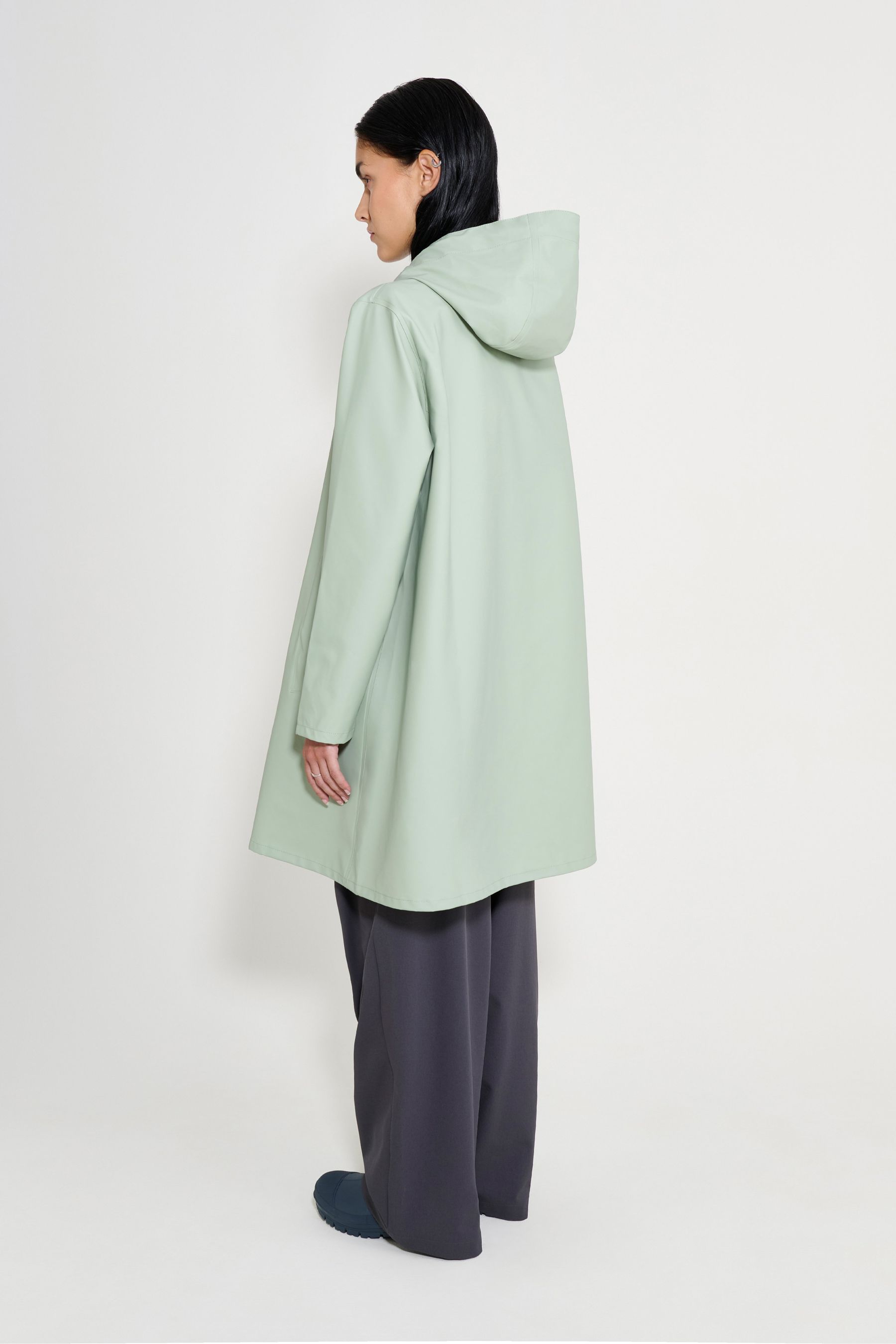 stutterheim mosebacke lightweight raincoat sage women jackets raincoats