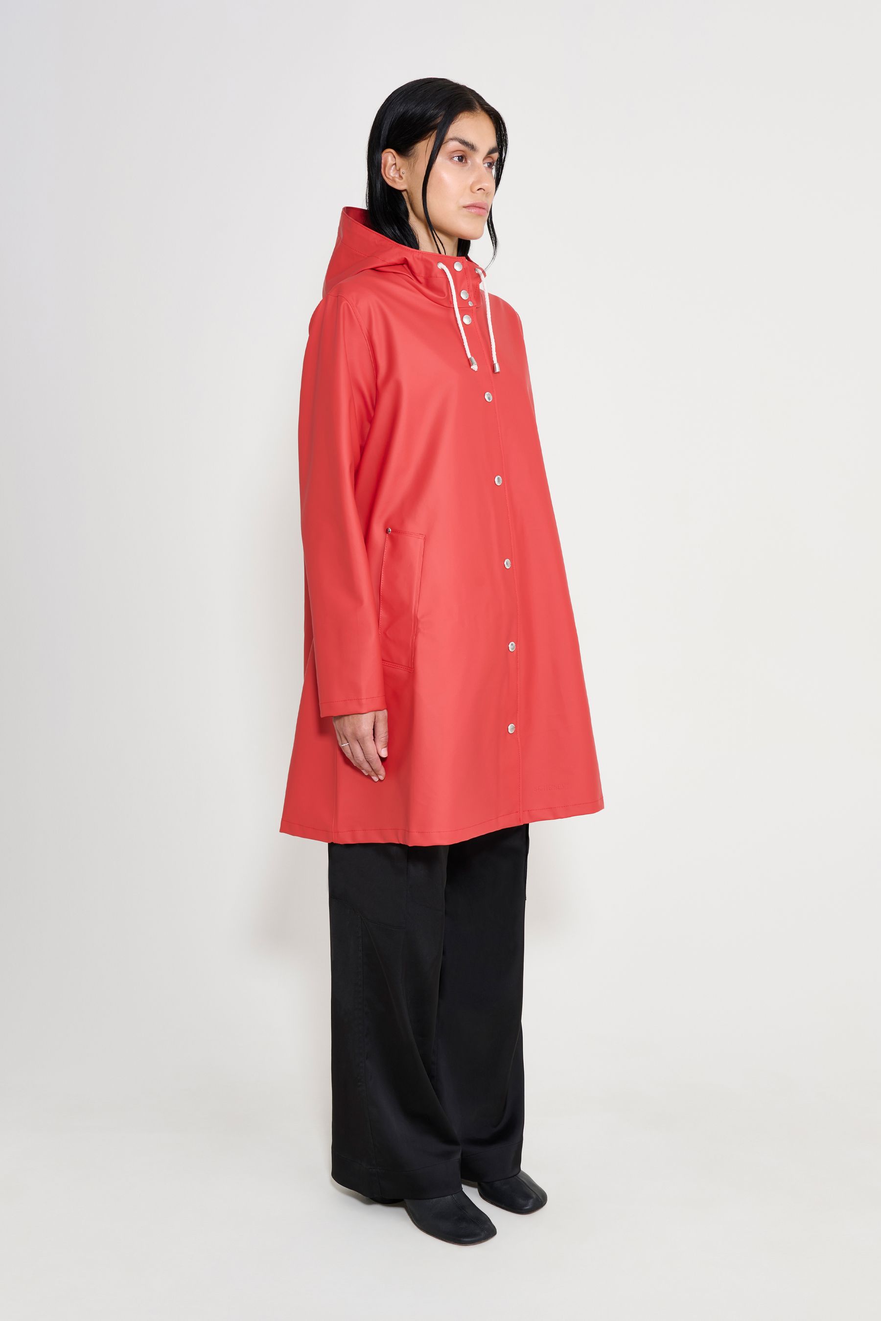 stutterheim mosebacke lightweight raincoat washed red women jackets raincoats