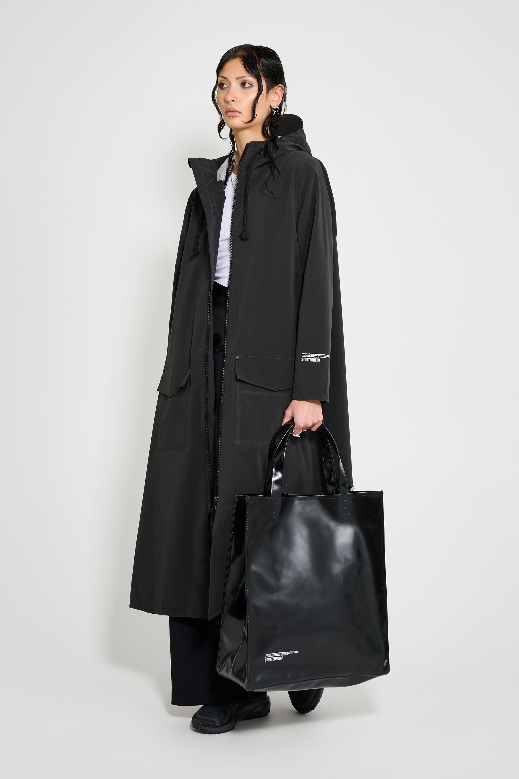 stutterheim mosebacke long patch raincoat black women jackets long-raincoats
