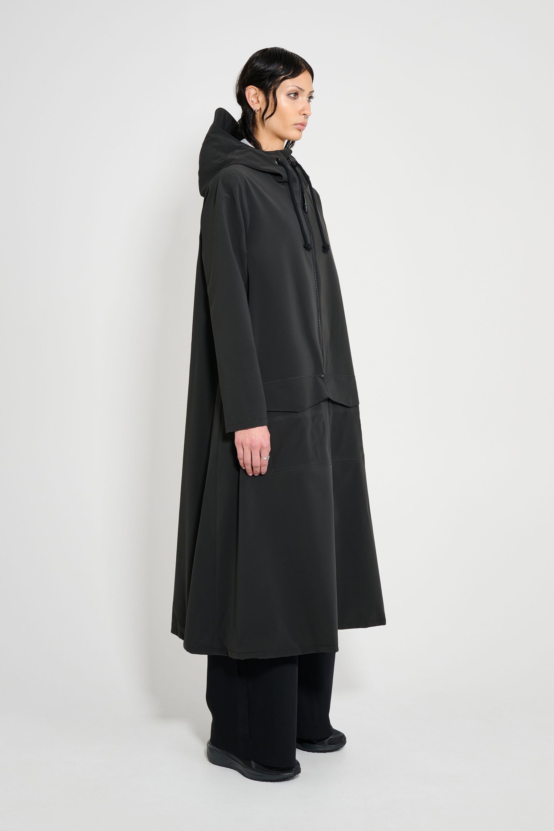 stutterheim mosebacke long patch raincoat black women jackets long-raincoats