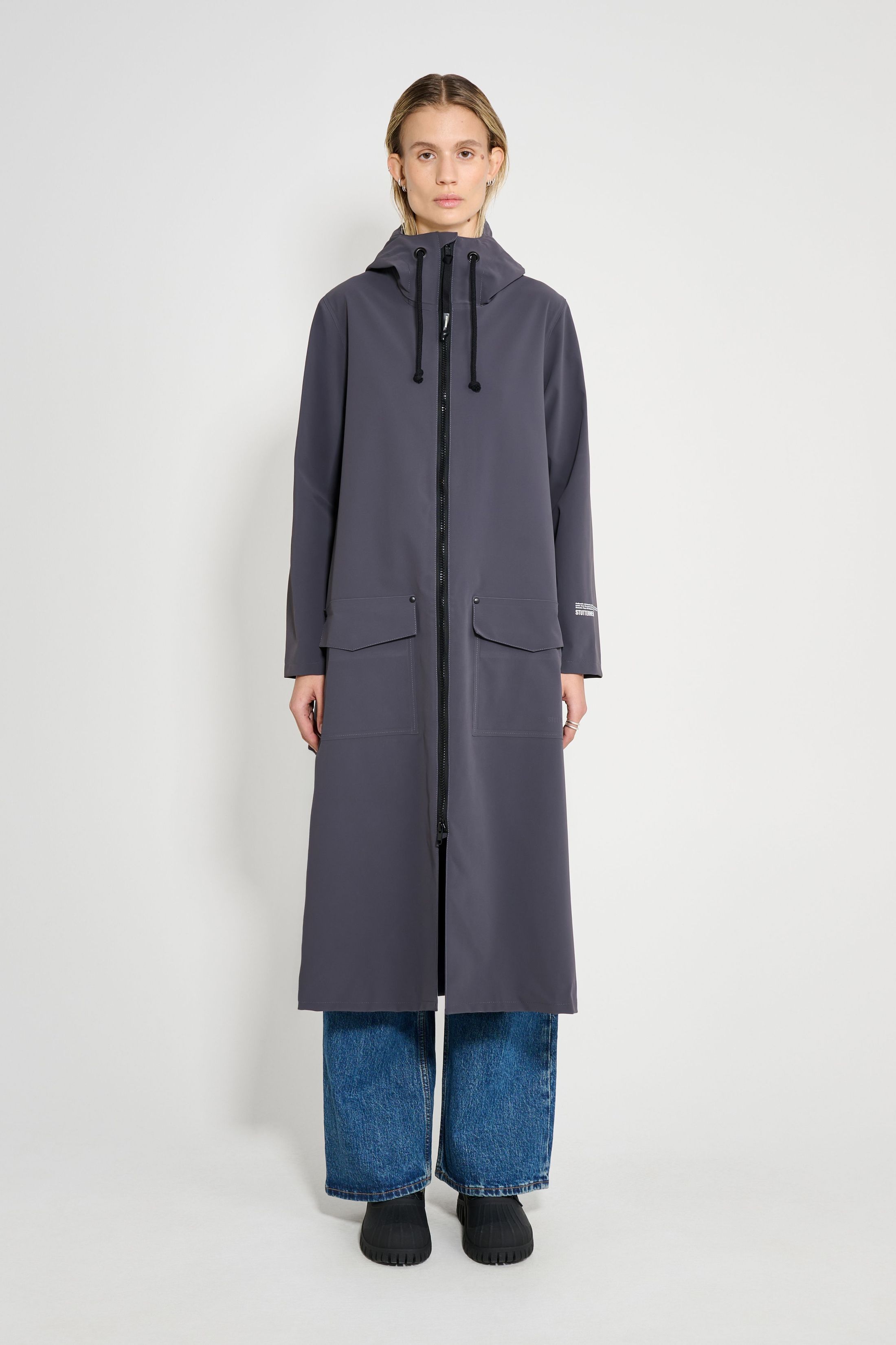 stutterheim mosebacke long patch raincoat mystic blue women jackets long-raincoats