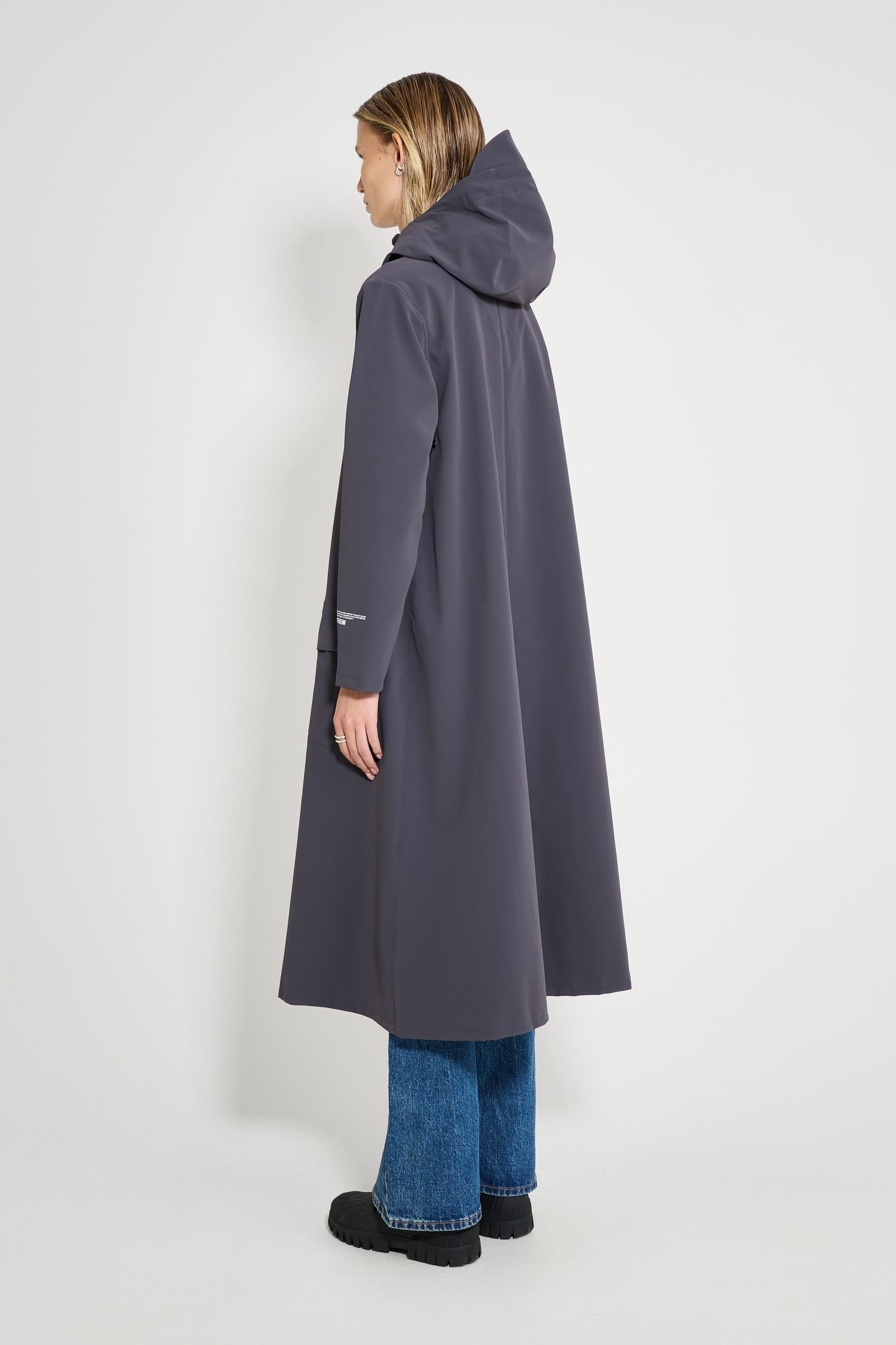 stutterheim mosebacke long patch raincoat mystic blue women jackets long-raincoats