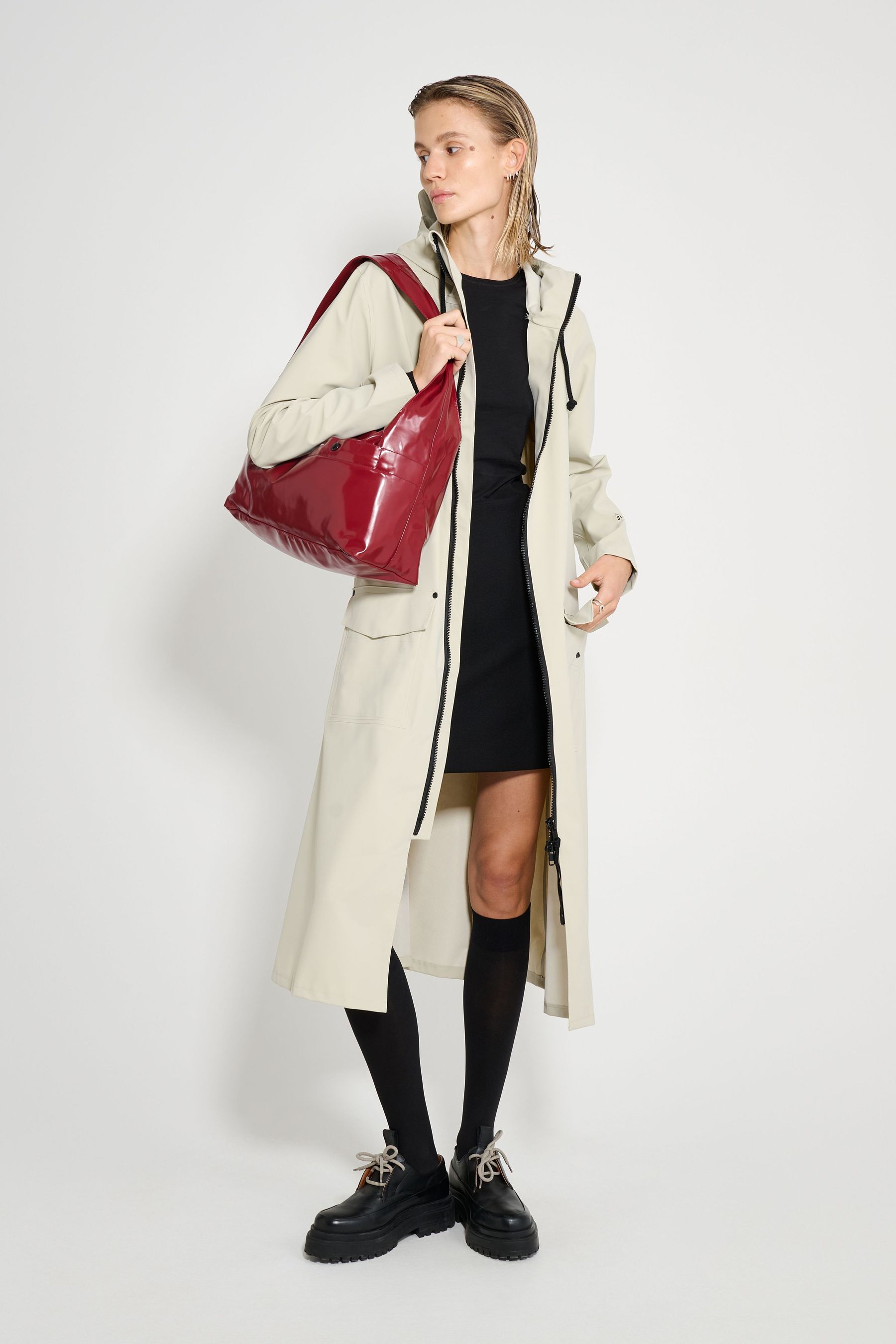 stutterheim mosebacke long patch raincoat pelican women jackets long-raincoats