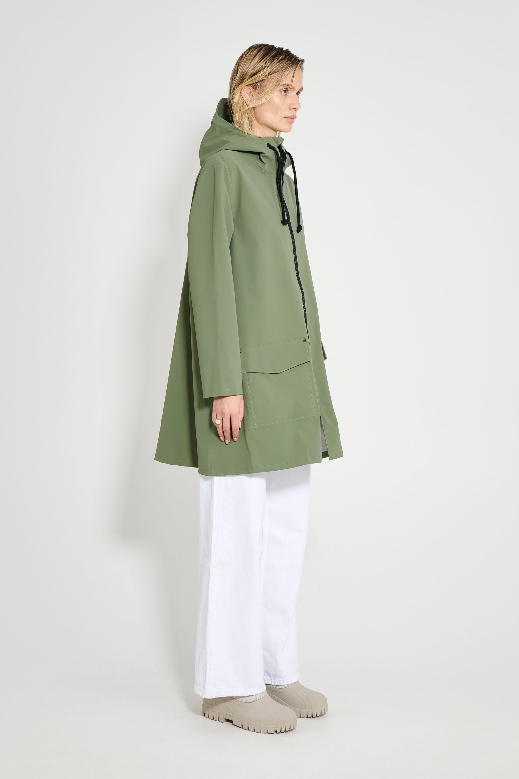stutterheim mosebacke patch raincoat dry green women jackets raincoats