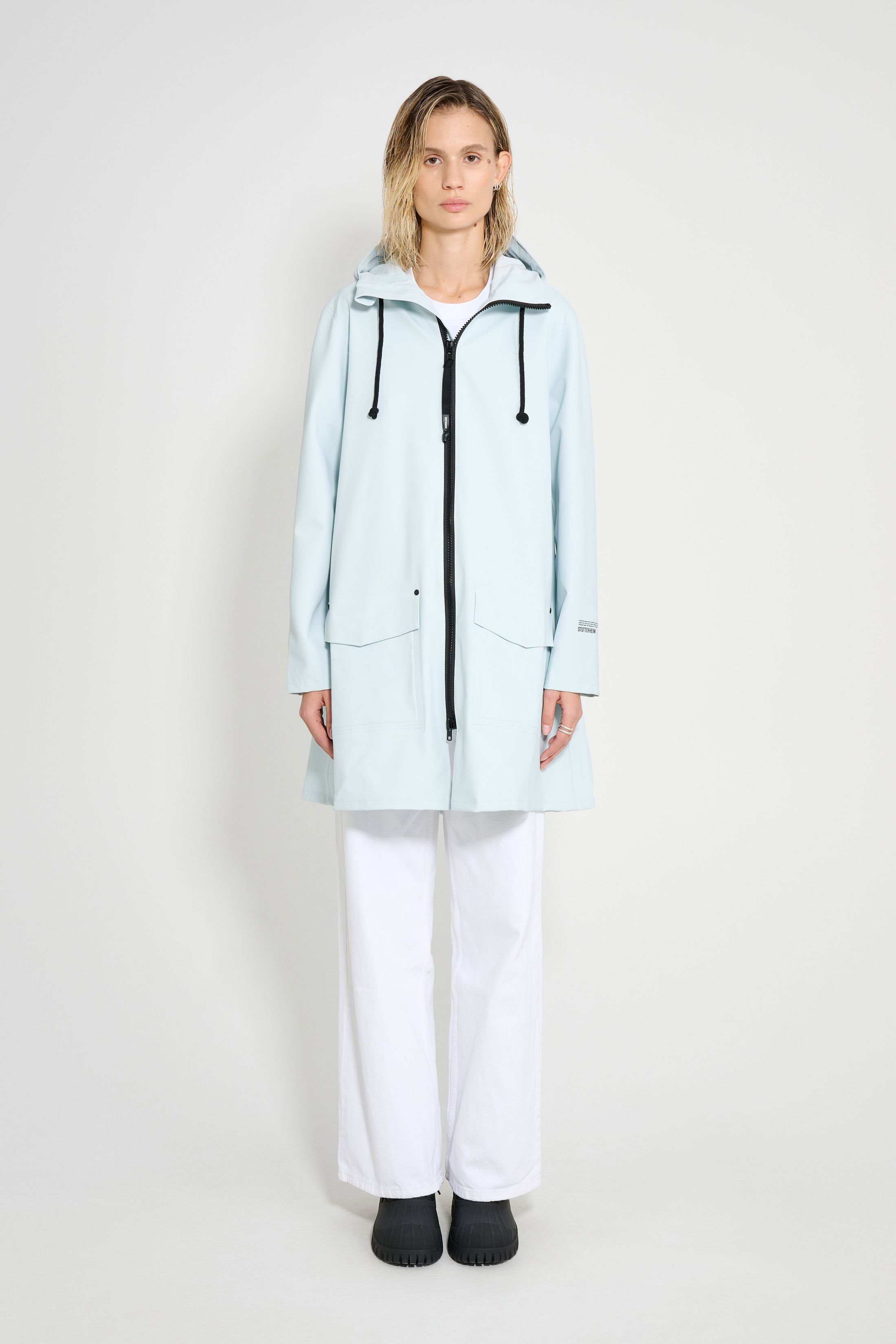 stutterheim mosebacke patch raincoat frost grey women jackets raincoats