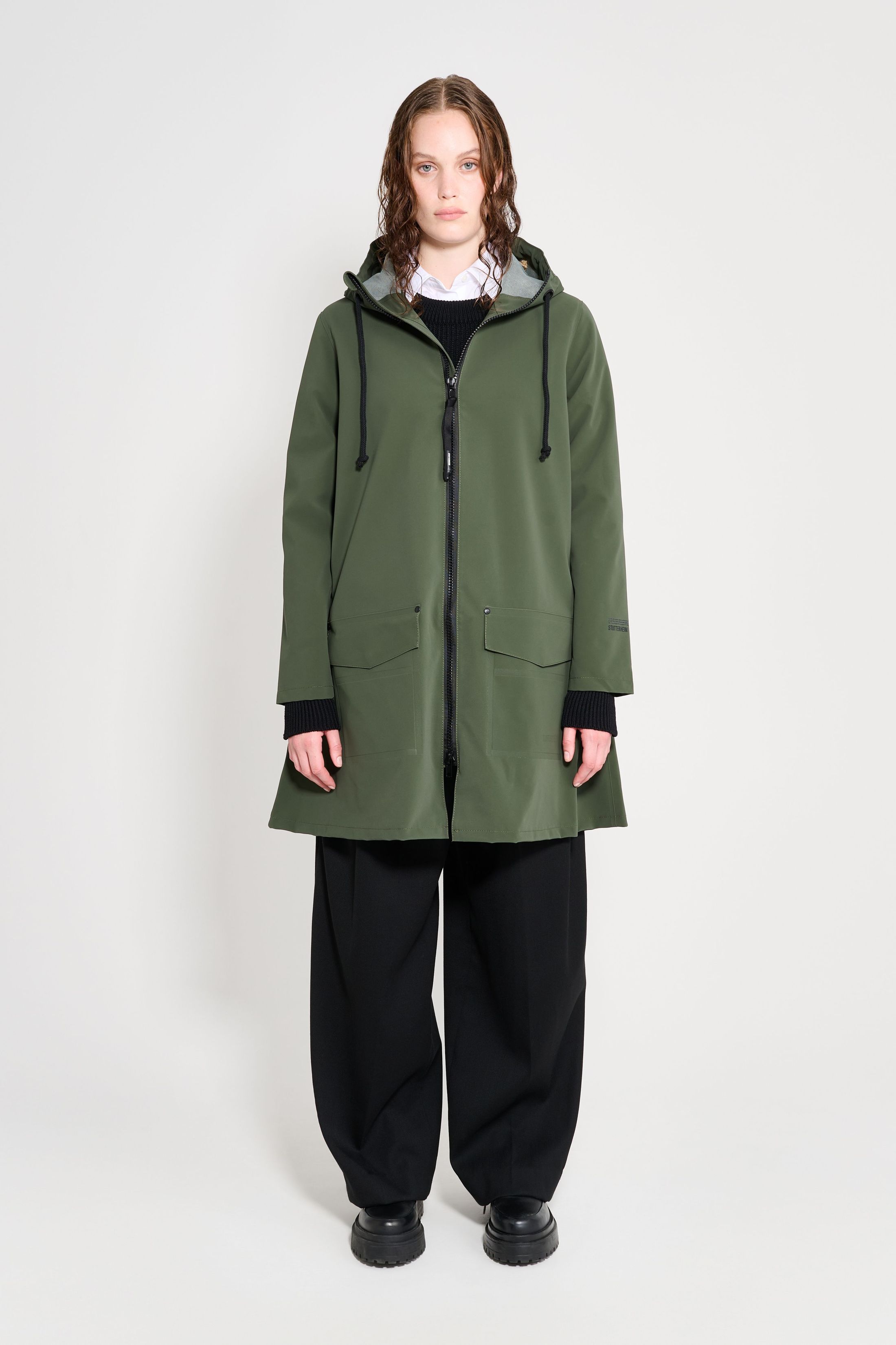 stutterheim mosebacke patch raincoat green women jackets raincoats