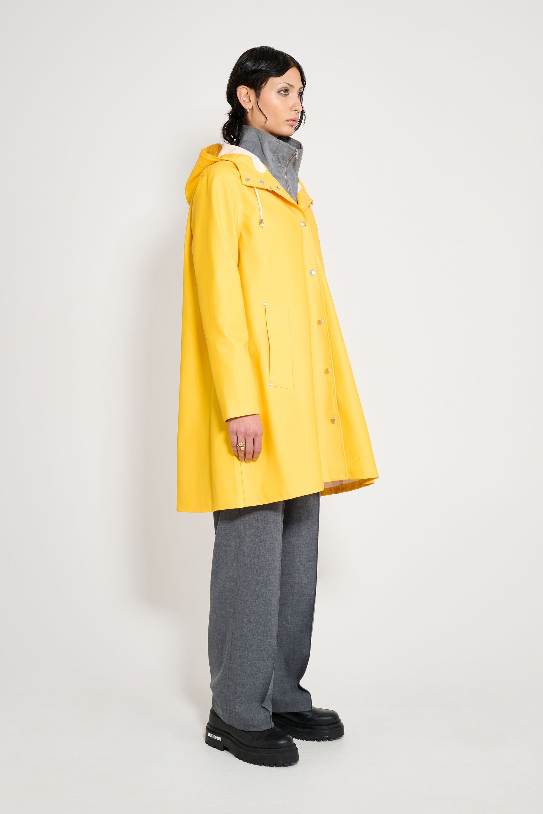 stutterheim mosebacke original a-line raincoat yellow women jackets