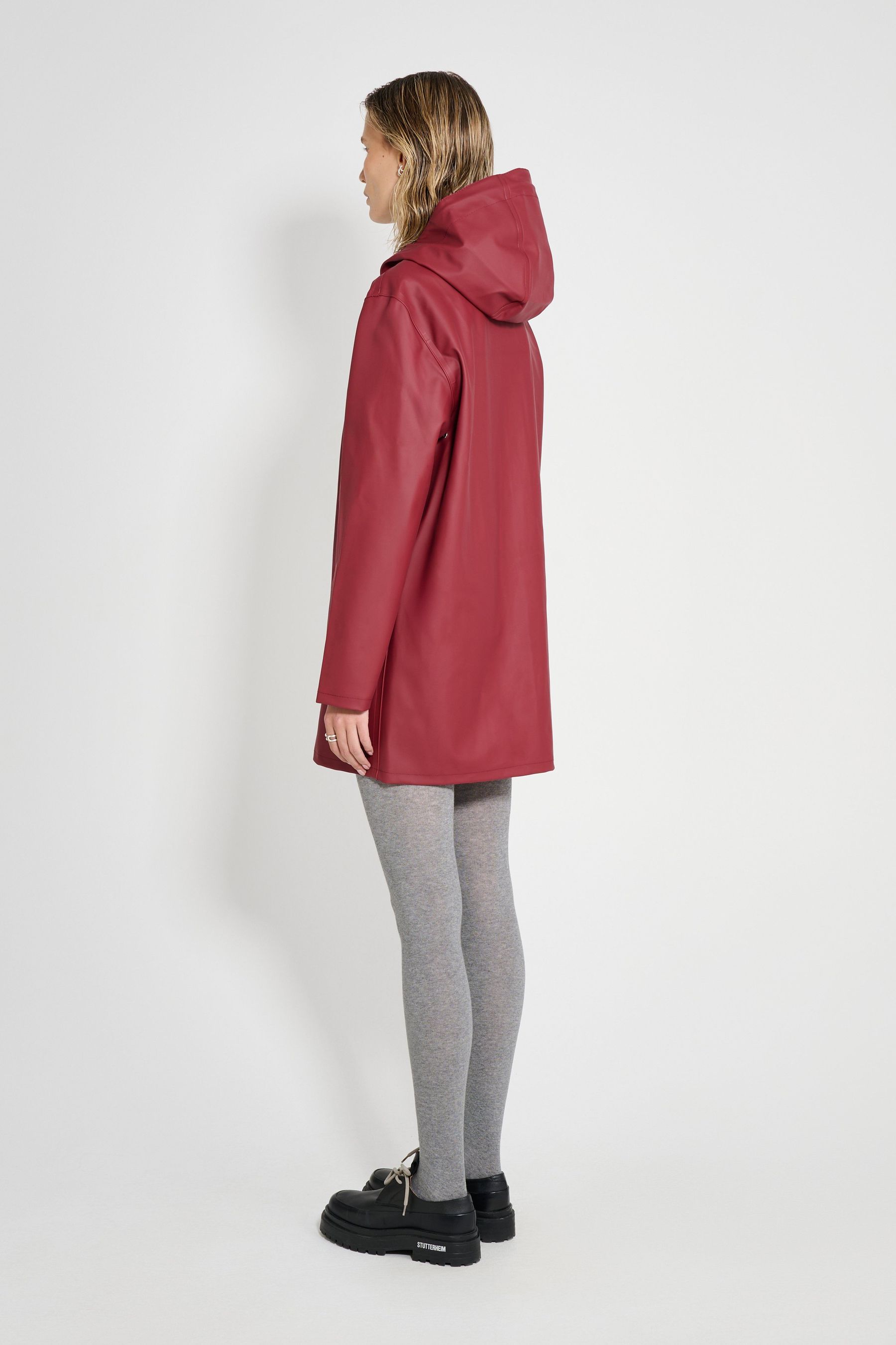 stutterheim stockholm original raincoat burgundy women jackets