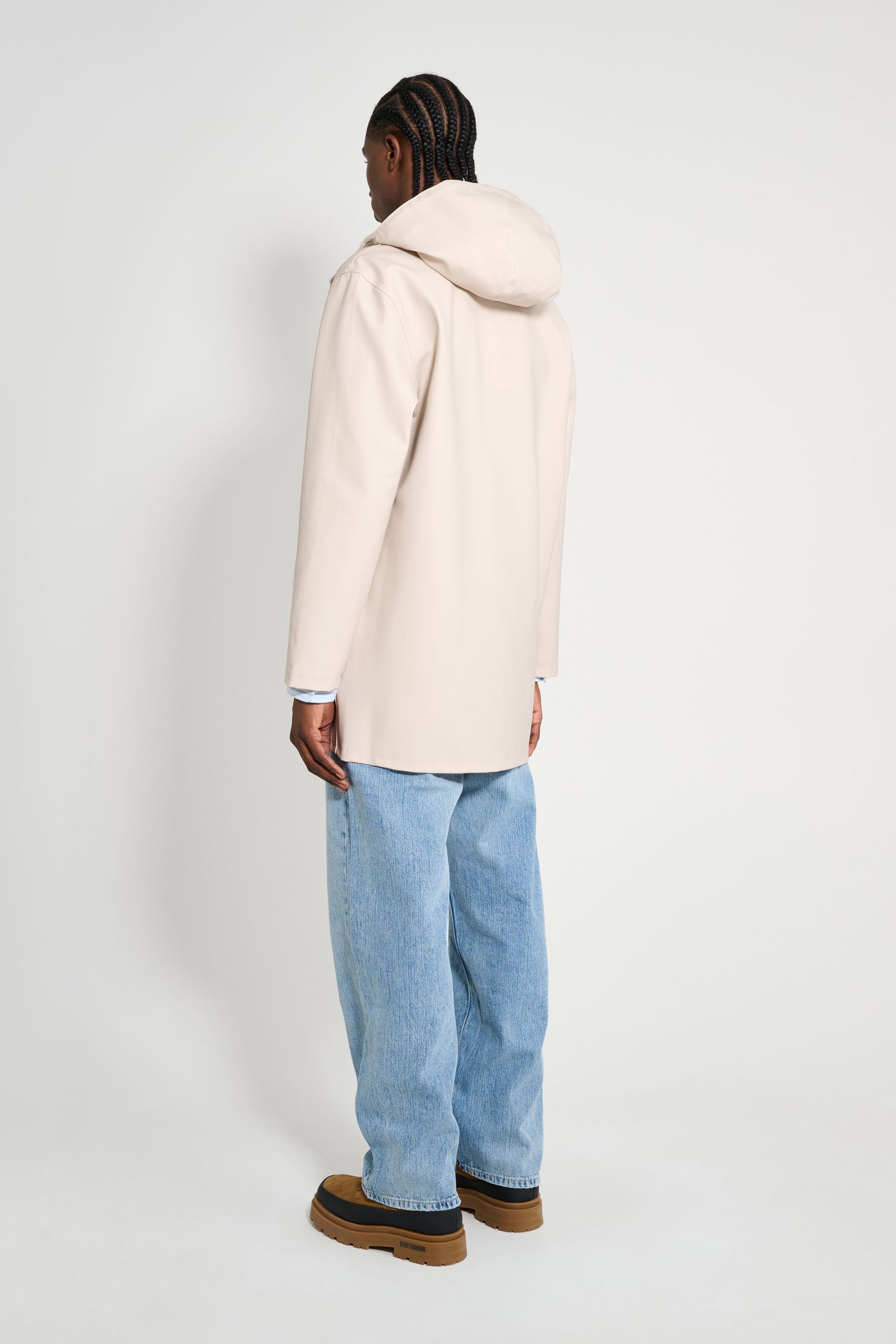 stutterheim stockholm original raincoat light sand men jackets raincoats