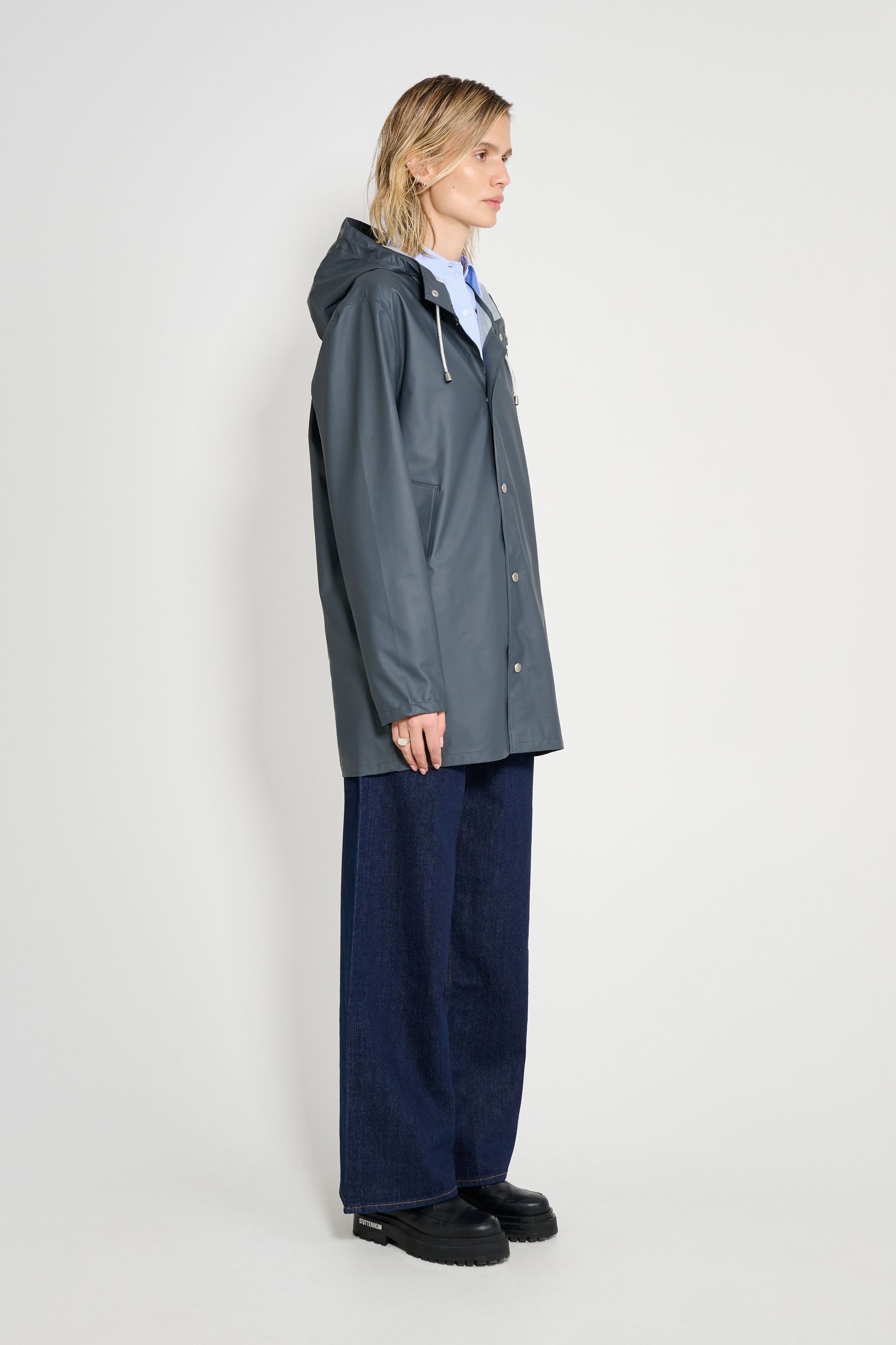stutterheim stockholm lightweight raincoat charcoal women jackets raincoats