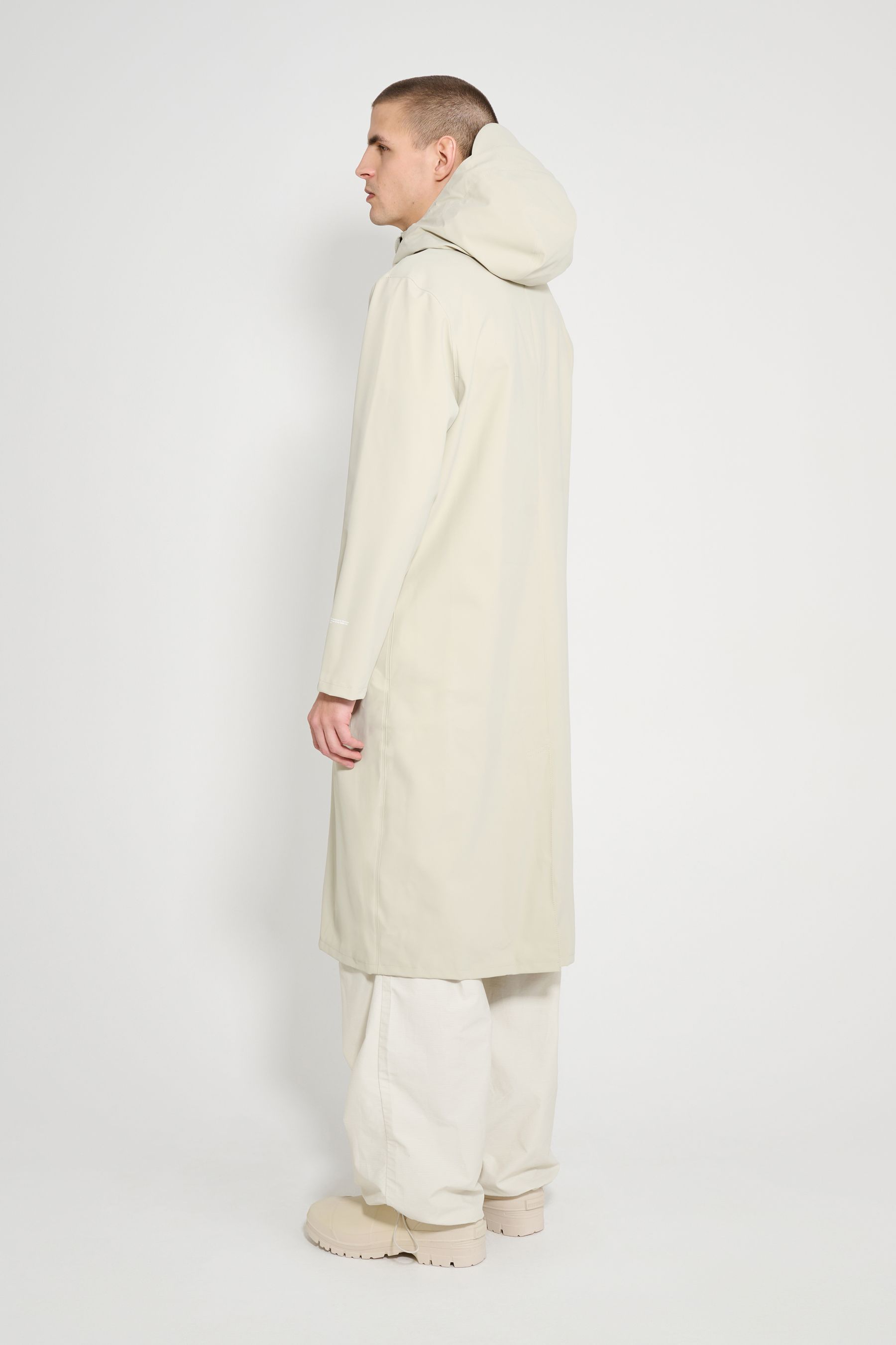 stutterheim stockholm long patch raincoat pelican men jackets long-raincoats