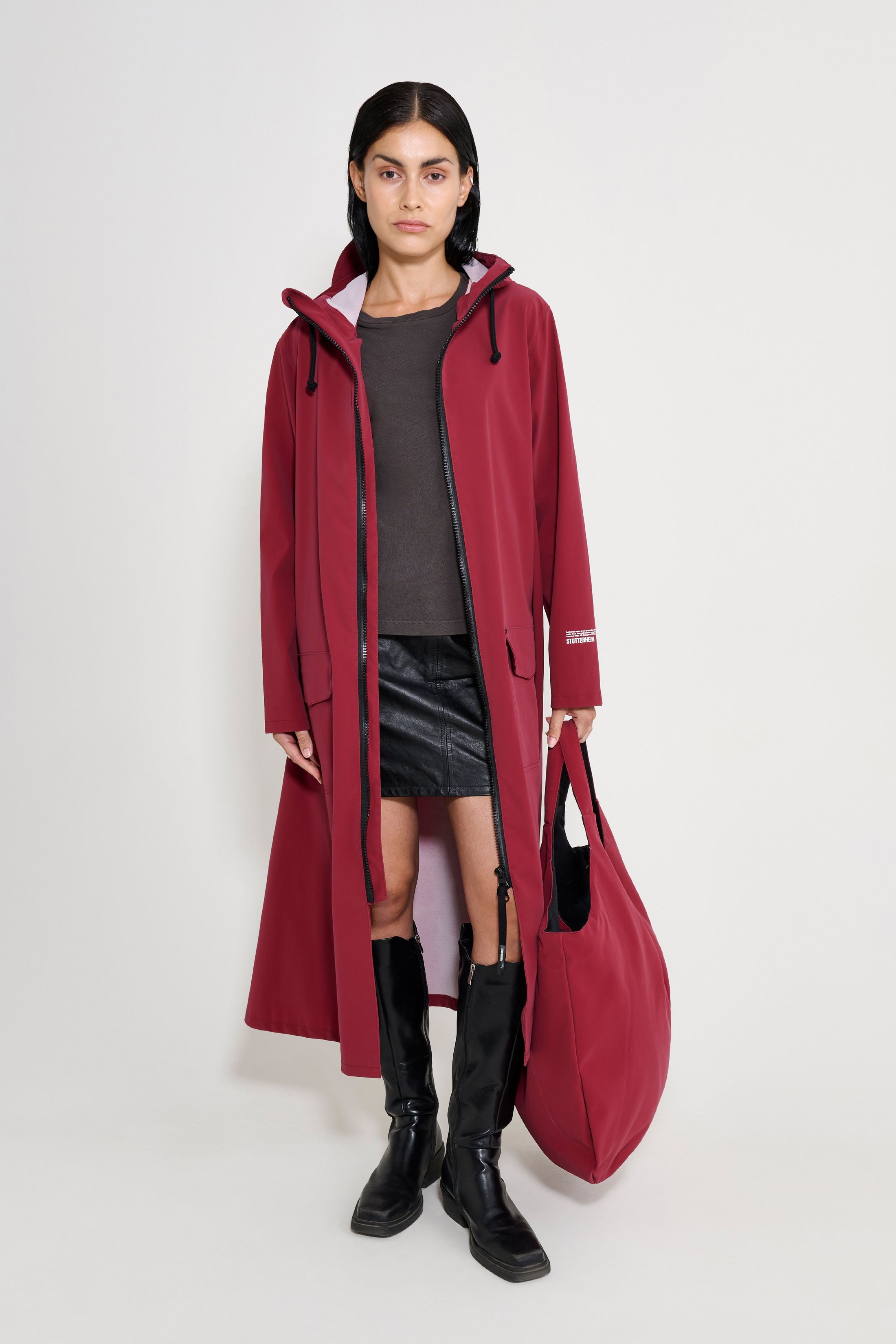 stutterheim stockholm long patch raincoat burgundy women jackets long-raincoats