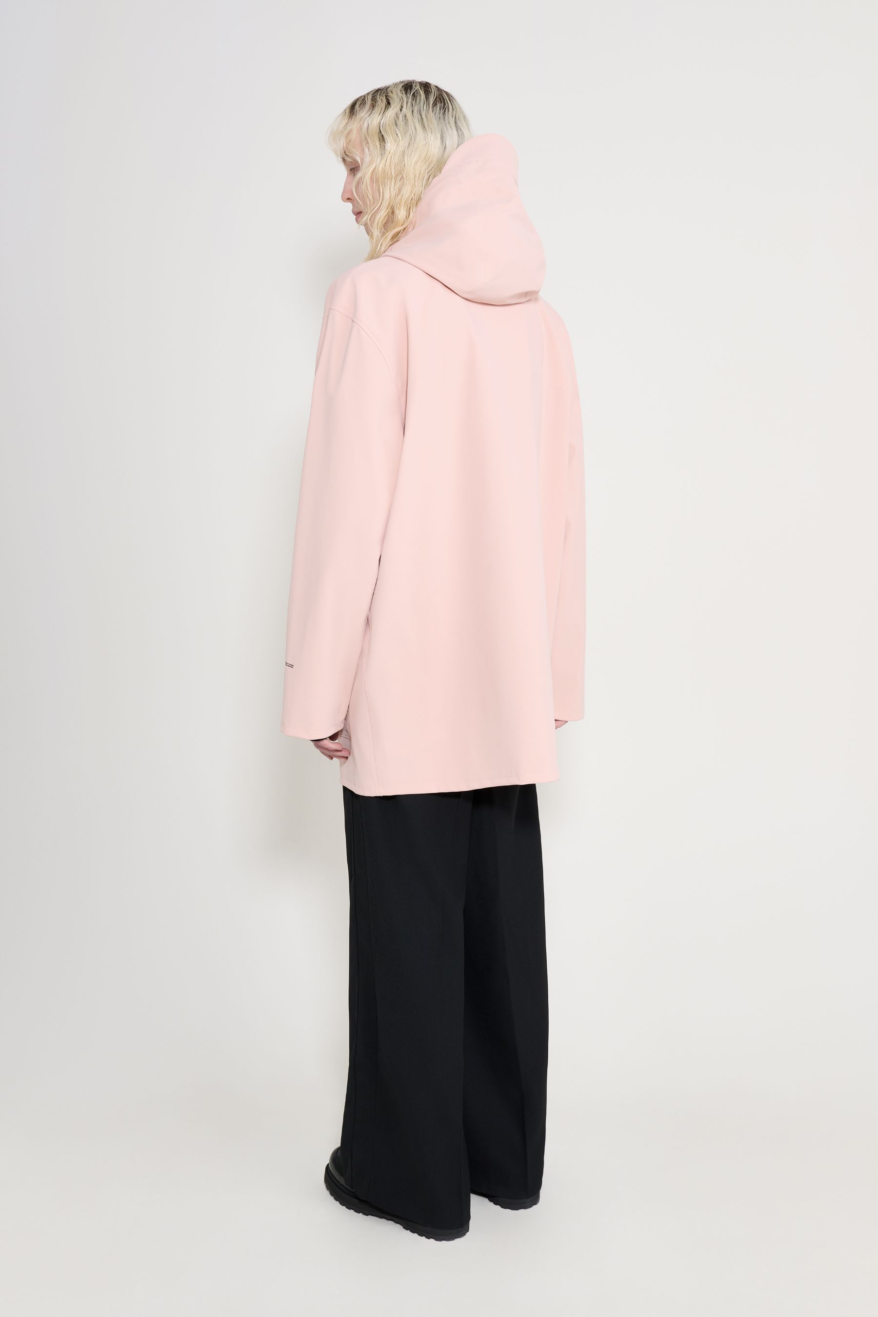 stutterheim stockholm patch raincoat pale pink men jackets raincoats