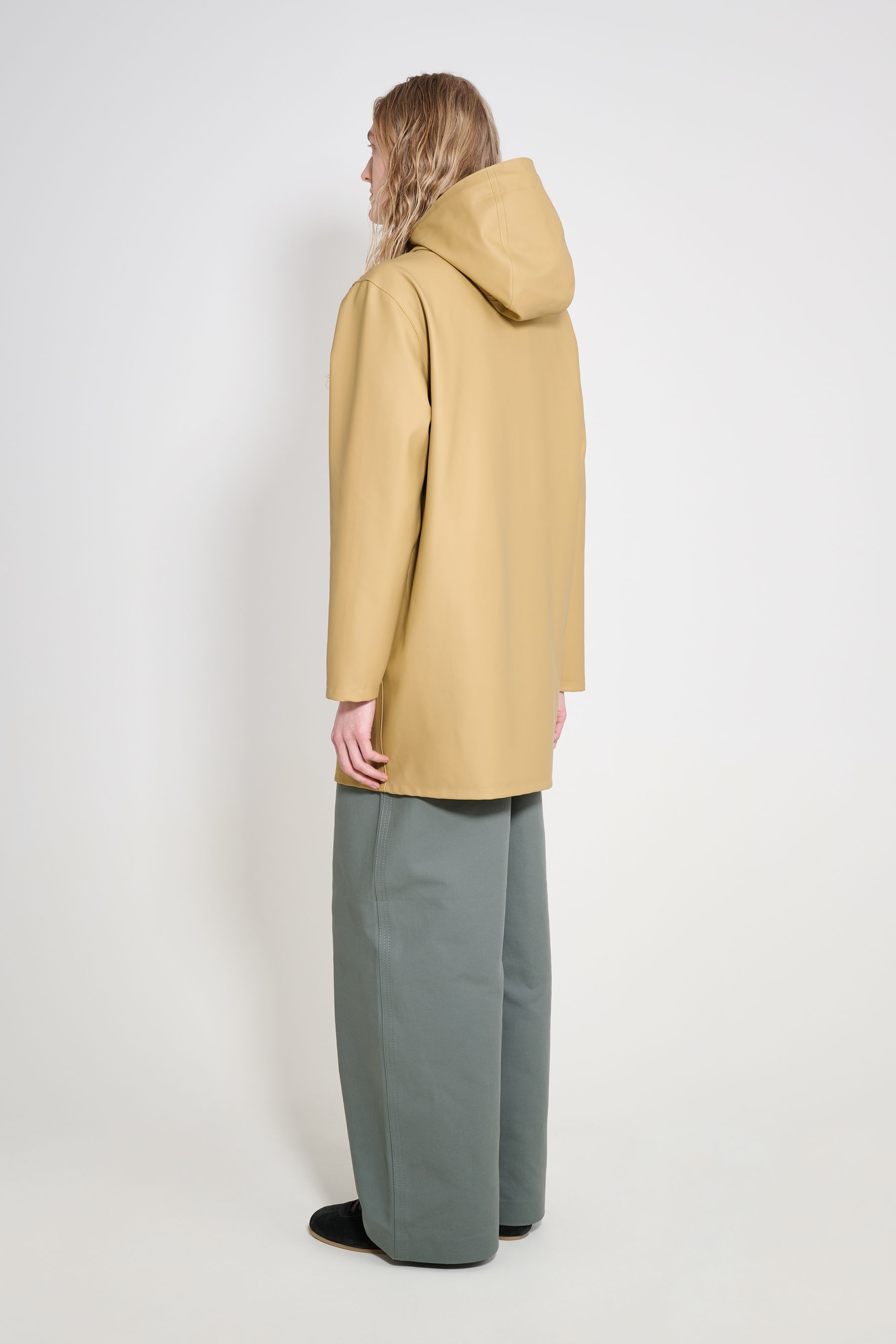 stutterheim stockholm original raincoat sand men jackets raincoats