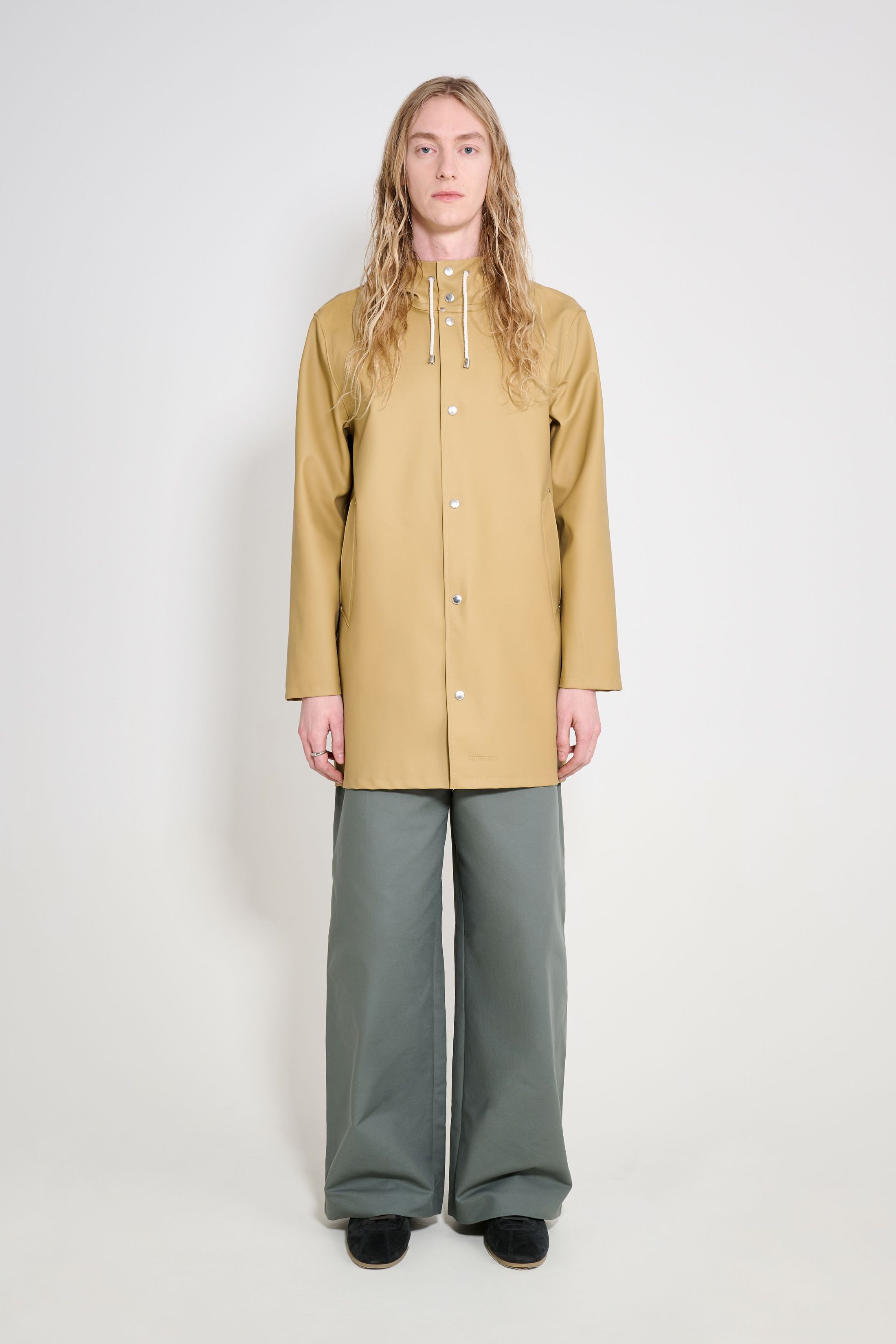 stutterheim stockholm original raincoat sand men jackets raincoats