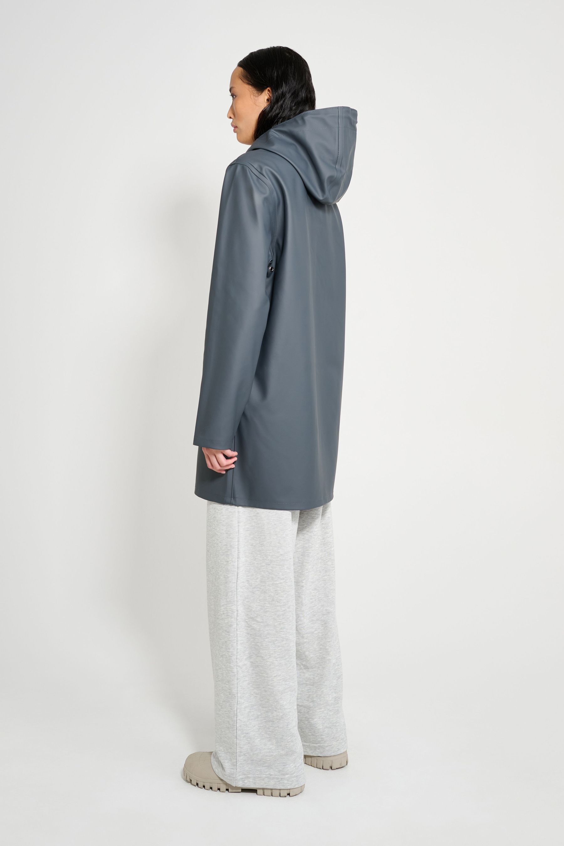 stutterheim stockholm original raincoat charcoal women jackets raincoats