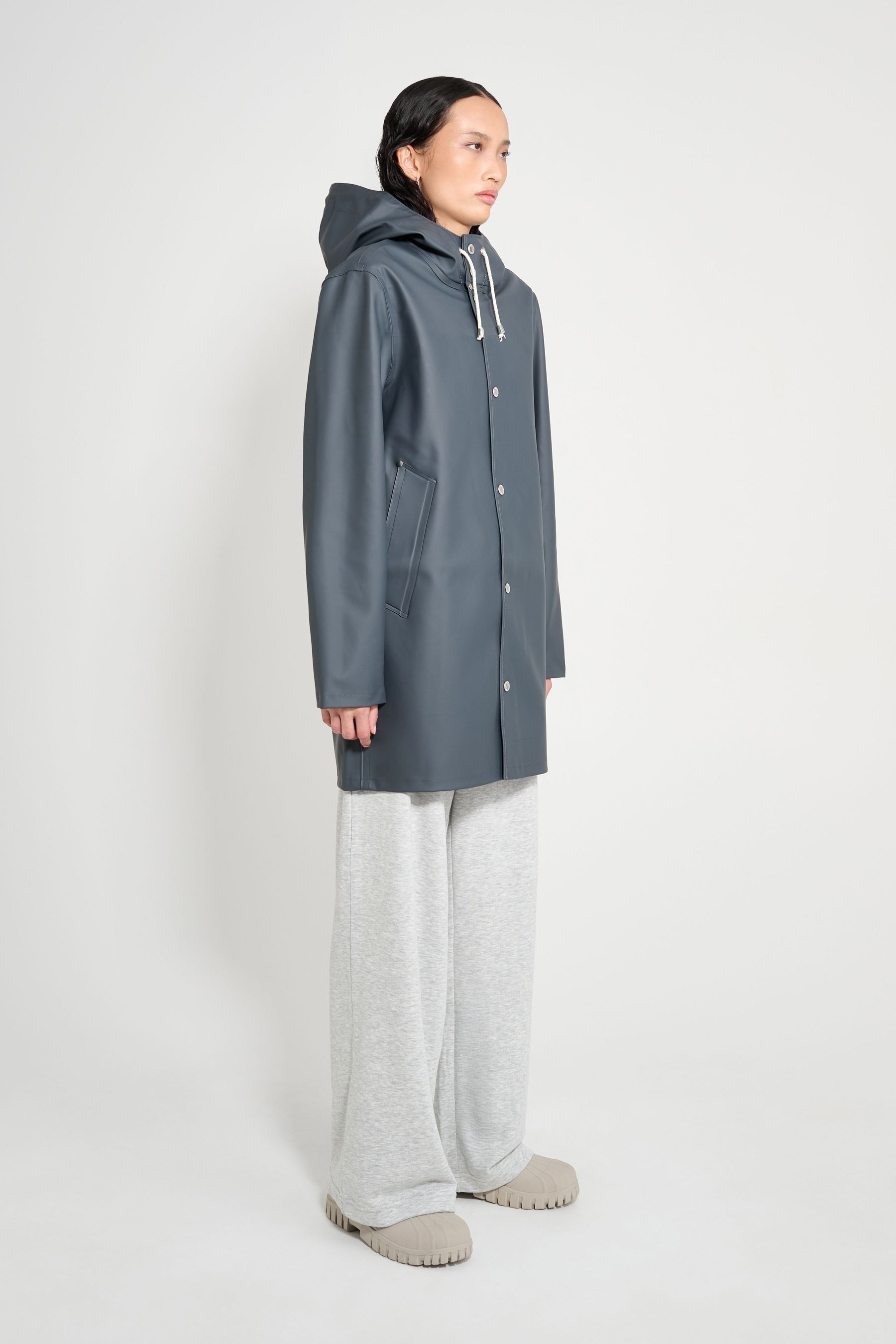 stutterheim stockholm original raincoat charcoal women jackets raincoats