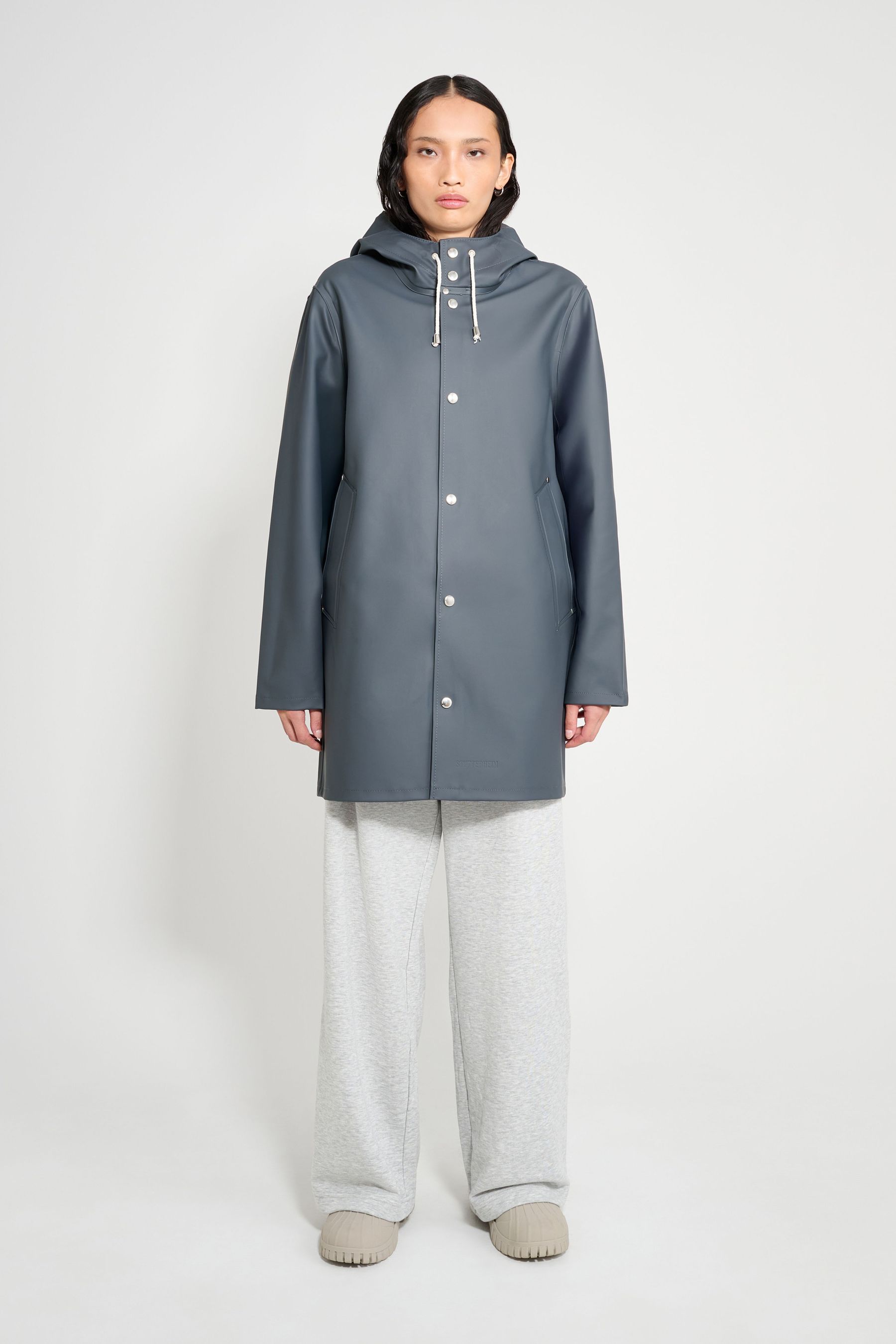 stutterheim stockholm original raincoat charcoal women jackets raincoats