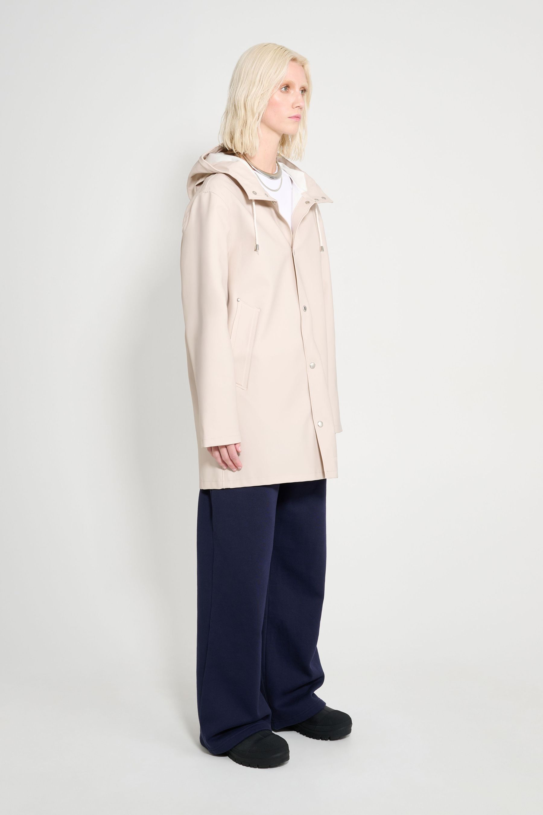stutterheim stockholm original raincoat light sand women jackets raincoats