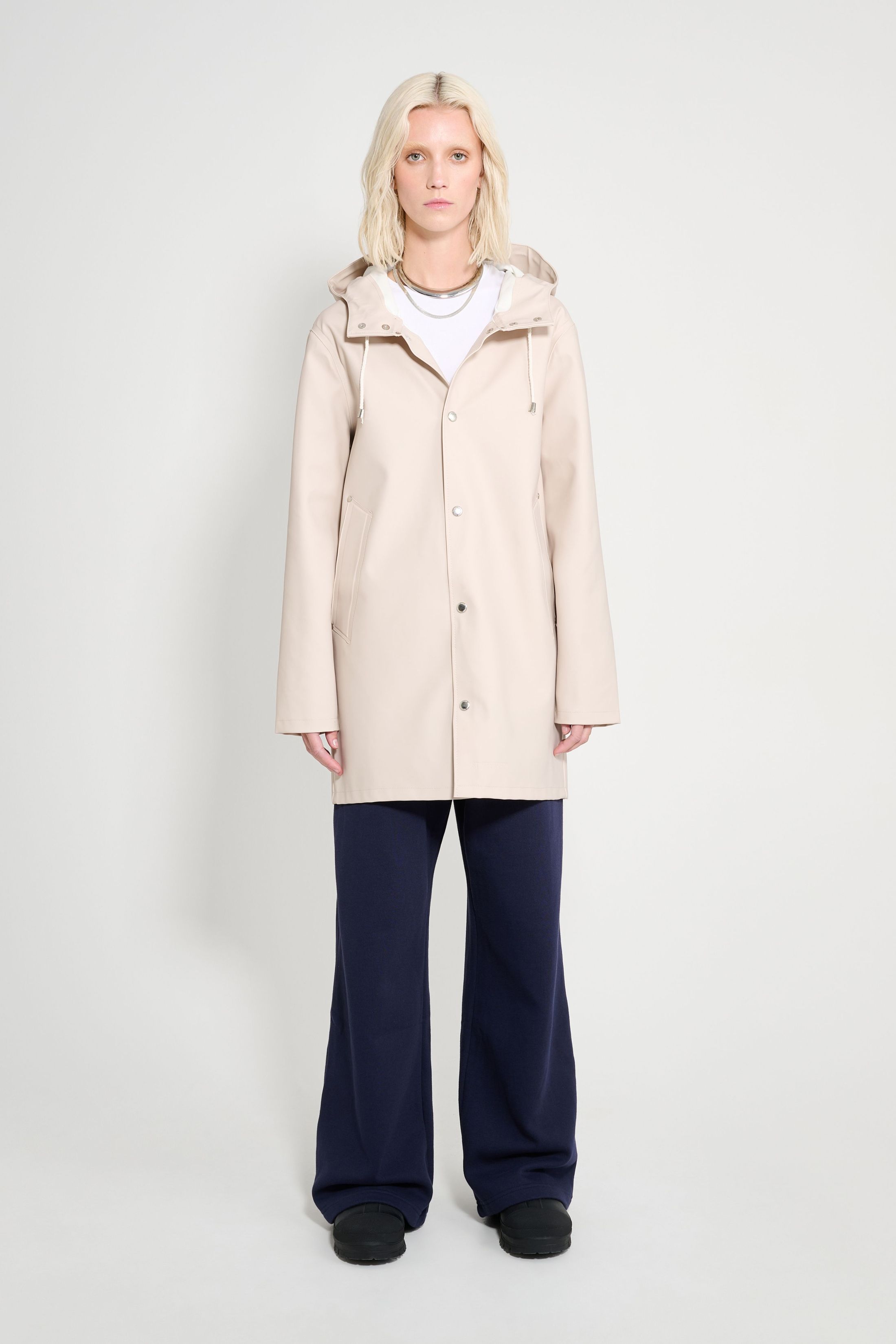 stutterheim stockholm original raincoat light sand women jackets raincoats