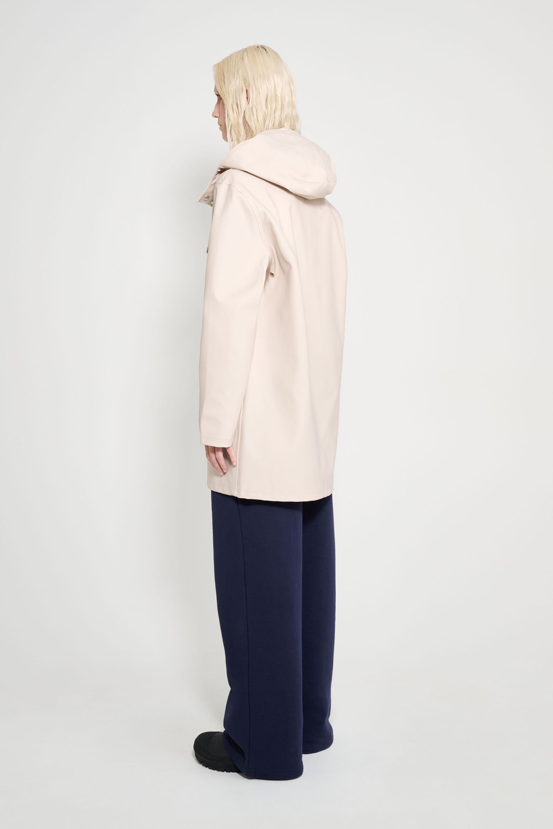 stutterheim stockholm original raincoat light sand women jackets raincoats