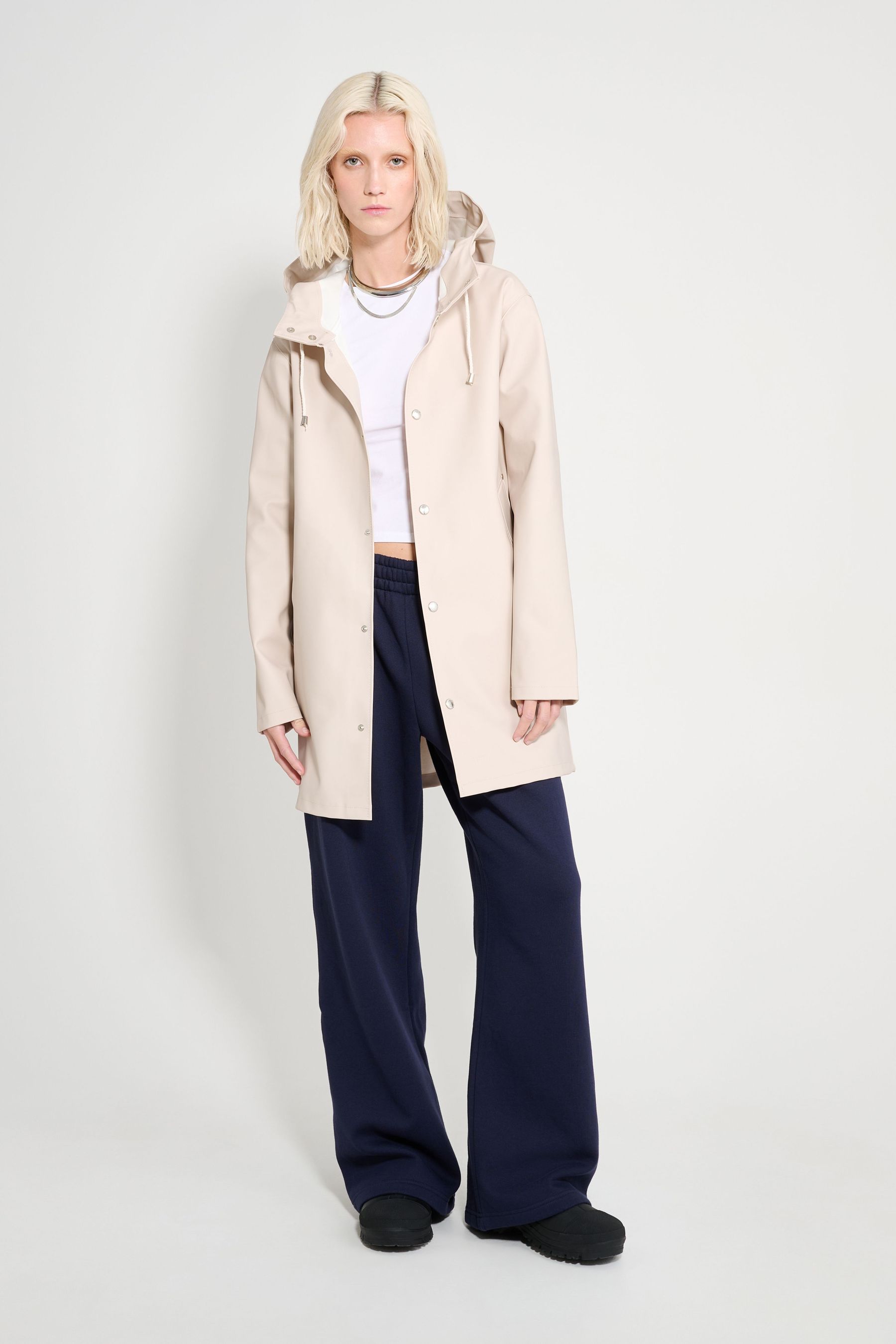 stutterheim stockholm original raincoat light sand women jackets raincoats