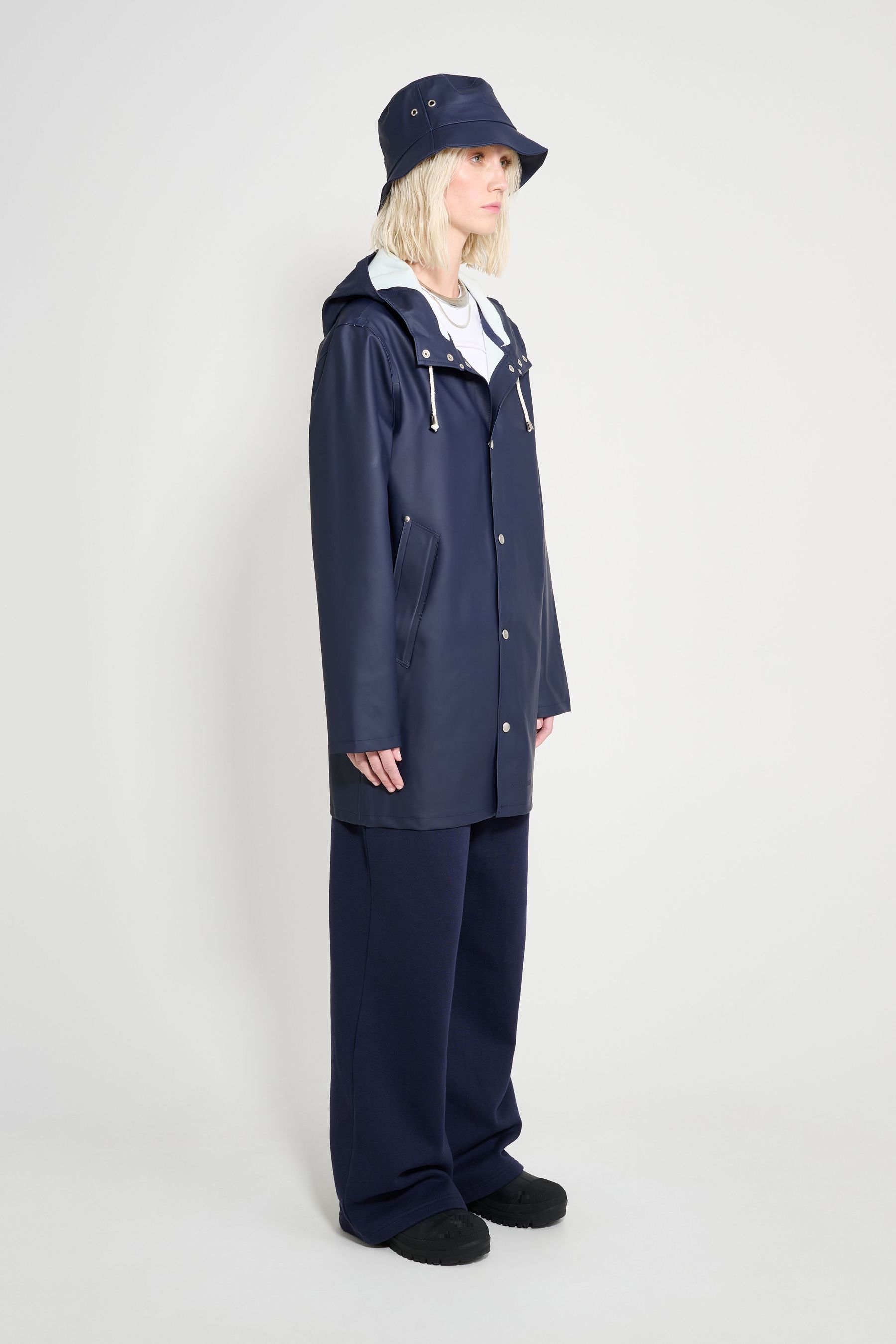 stutterheim stockholm original raincoat navy women jackets raincoats