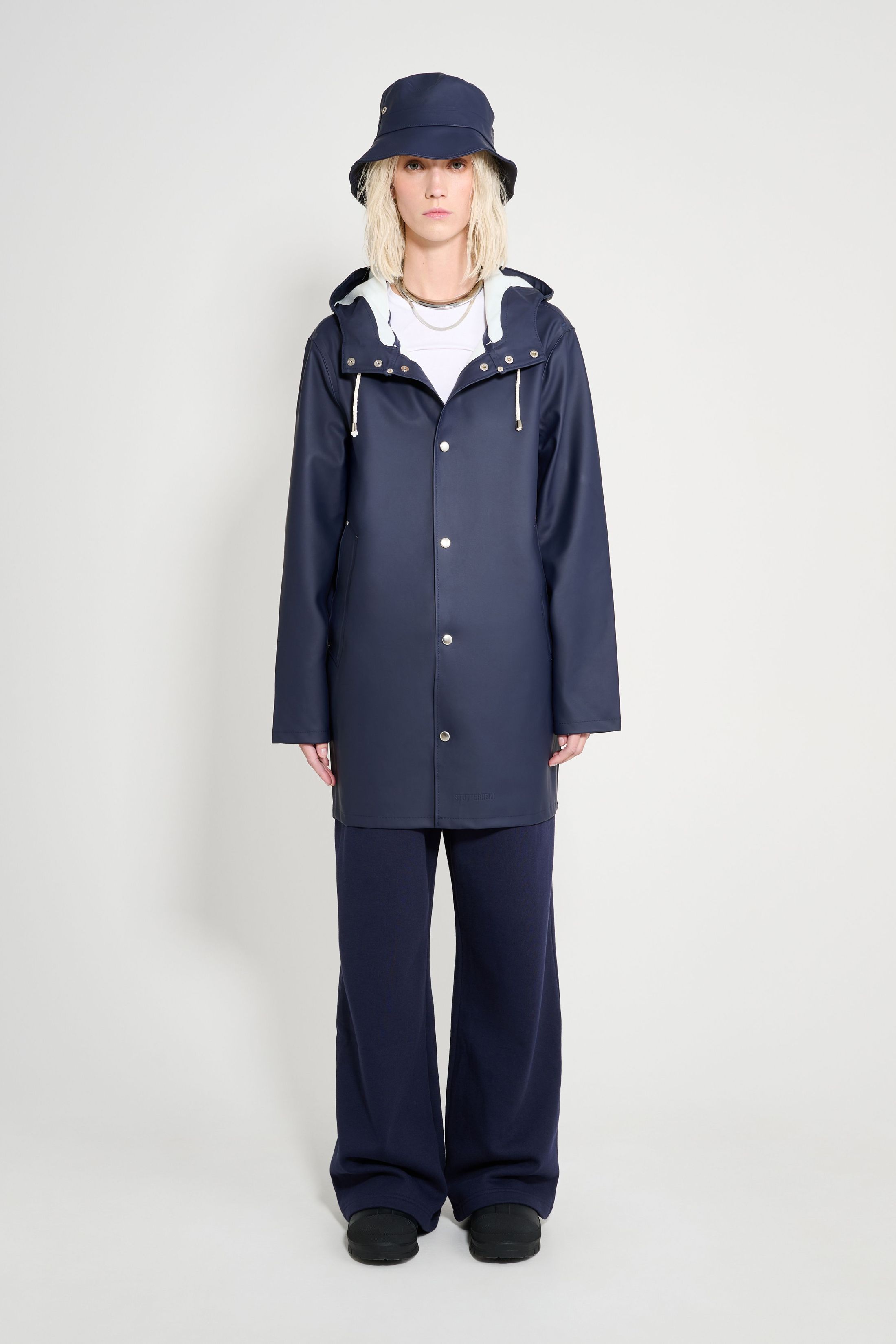 stutterheim stockholm original raincoat navy women jackets raincoats