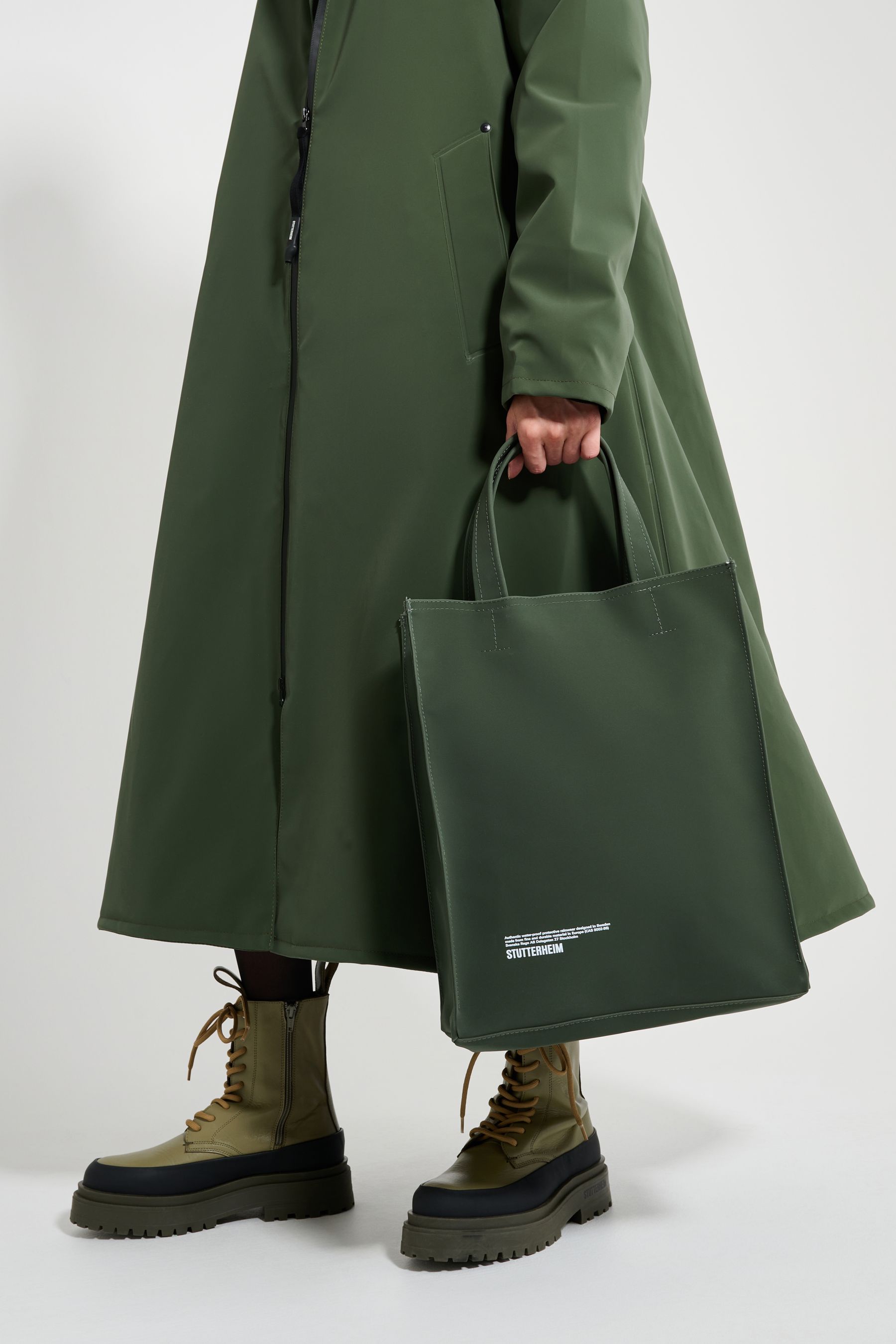 stutterheim stocksund bag matte green accessories bags tote-bags