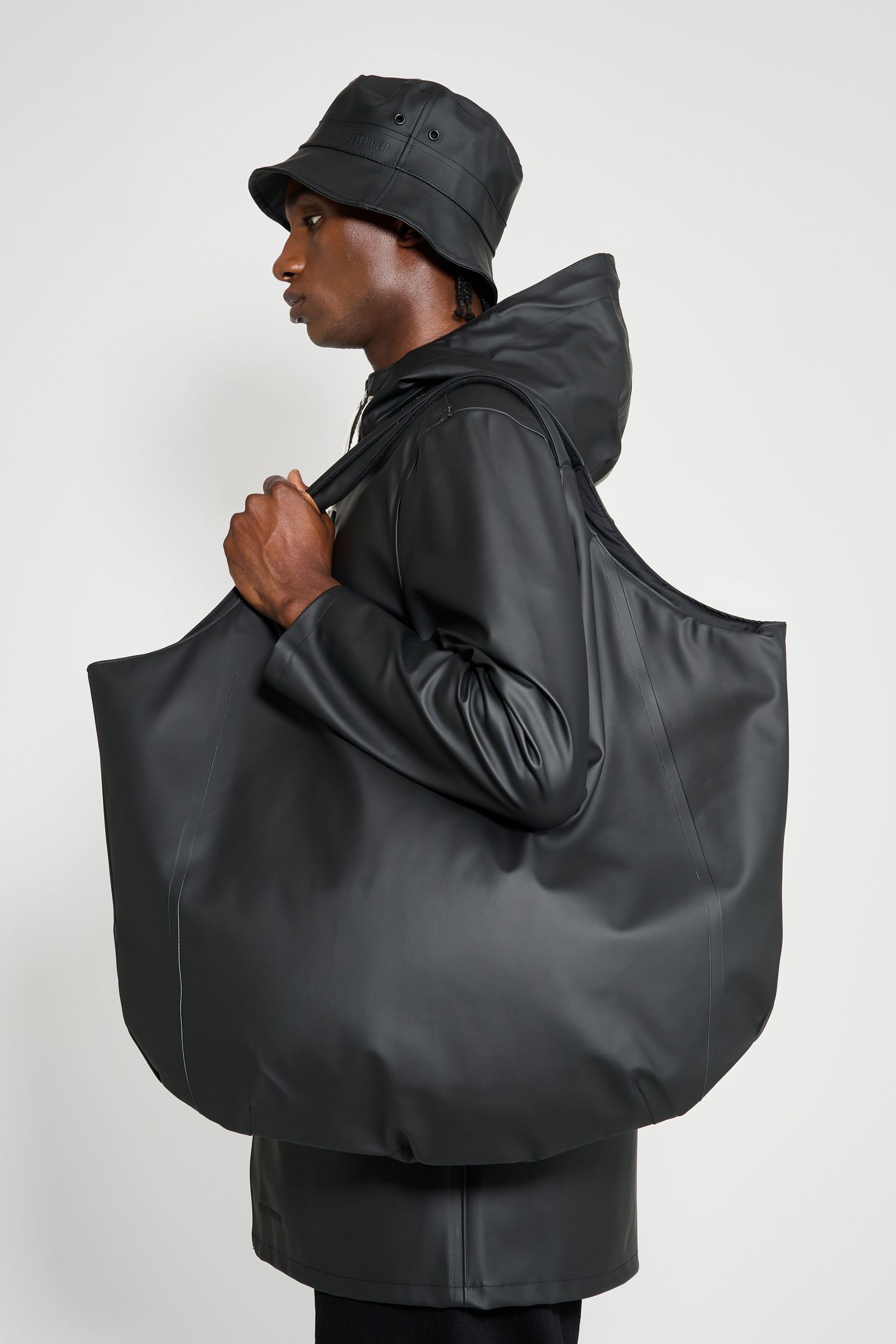 stutterheim svea puffer bag black accessories bags tote-bags