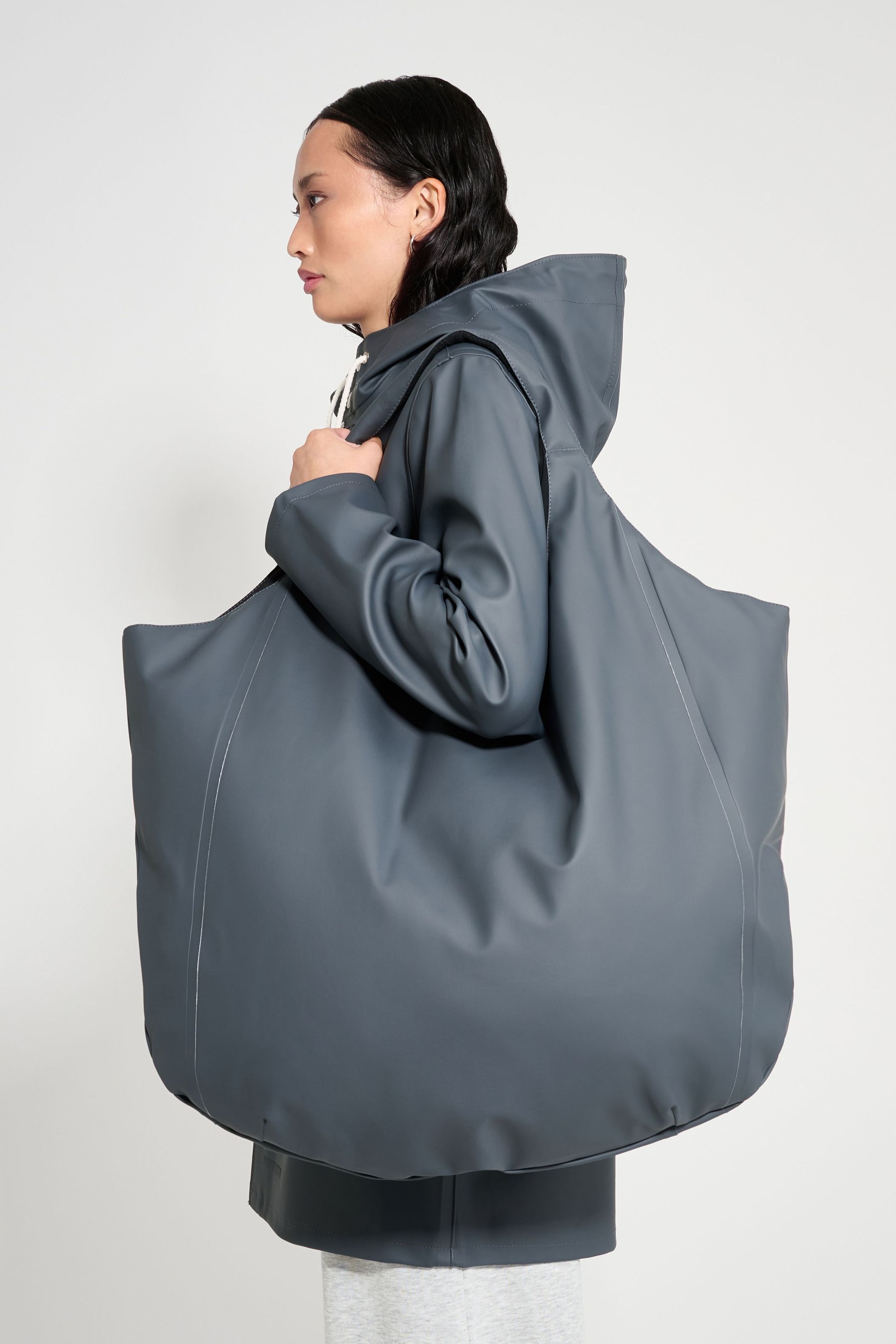 stutterheim svea puffer bag charcoal mid-season-sale accessories