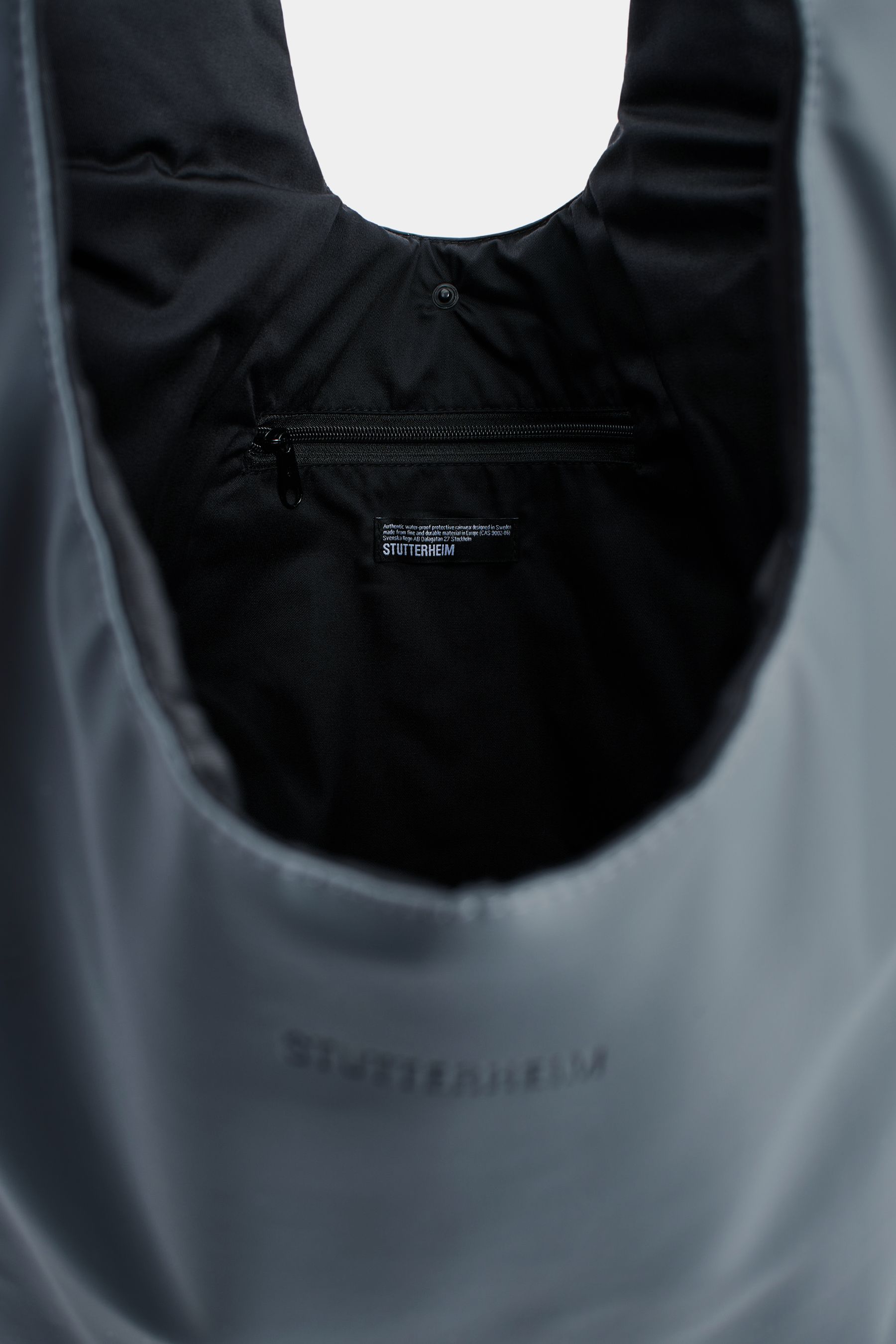 stutterheim svea puffer bag charcoal mid-season-sale accessories